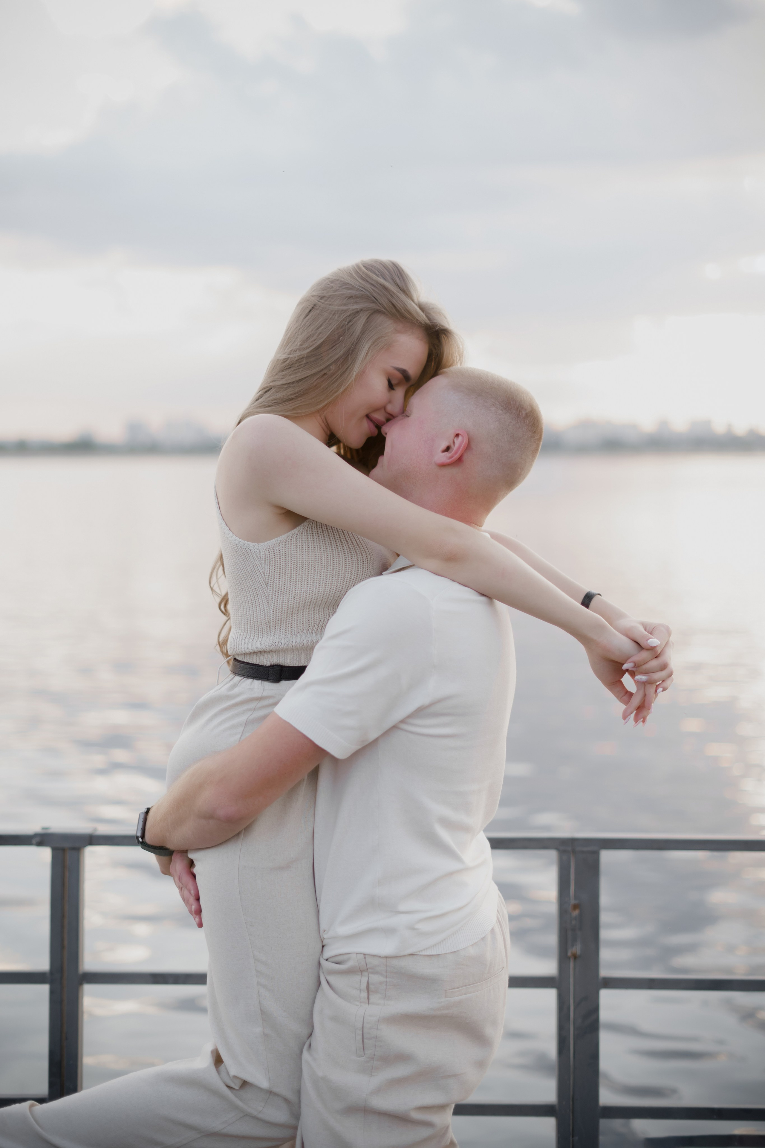 Рома и софа. Фотограф Валерия Крахмалева