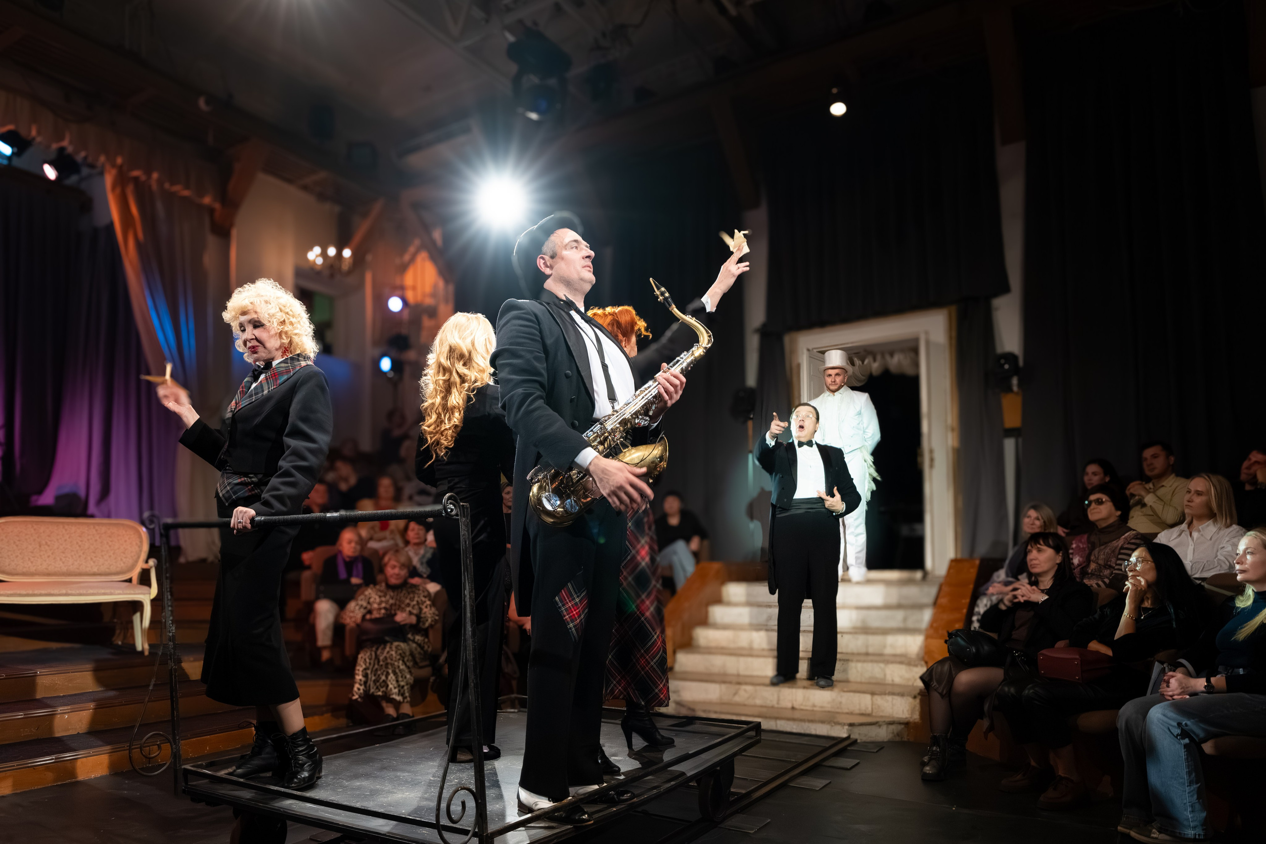 Театр Сфера: Гнездо перелётных птиц (100-й спекталь). Сайт фотографа Сергея Абрамова