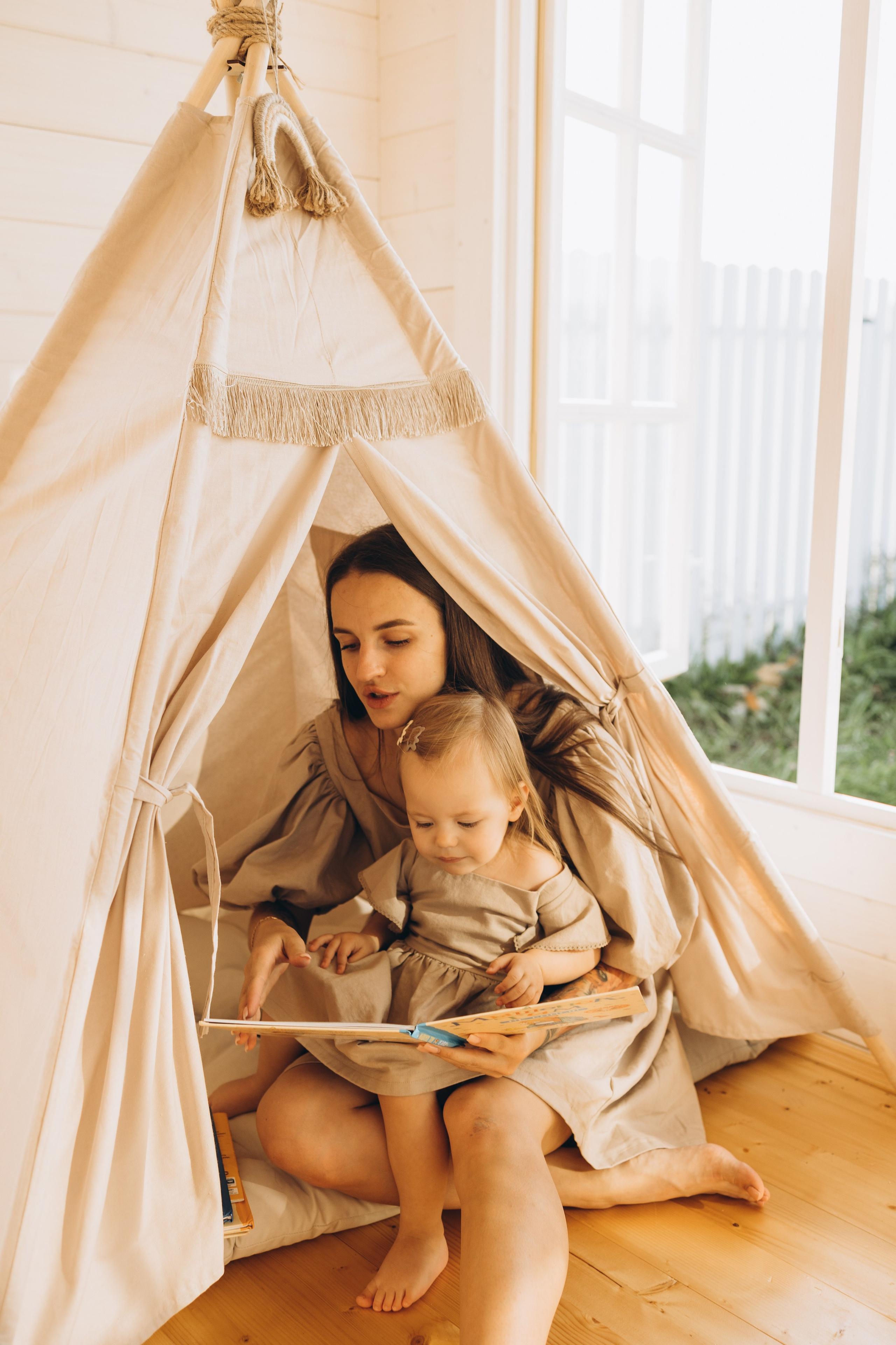 Оля и Мирослава Беседка. Семейный фотограф в Москве Виктория Ястребинская