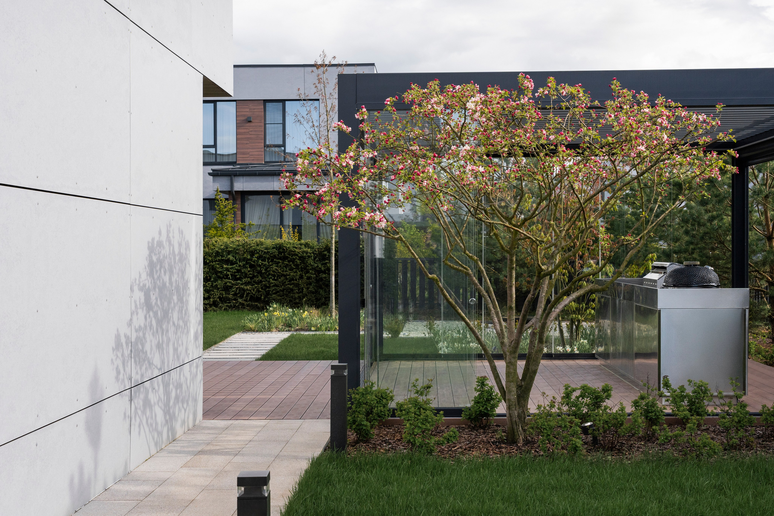 Blooming in the garden, Moscow region. Артамонов Александр | Архитектурный и ландшафтный фотограф
