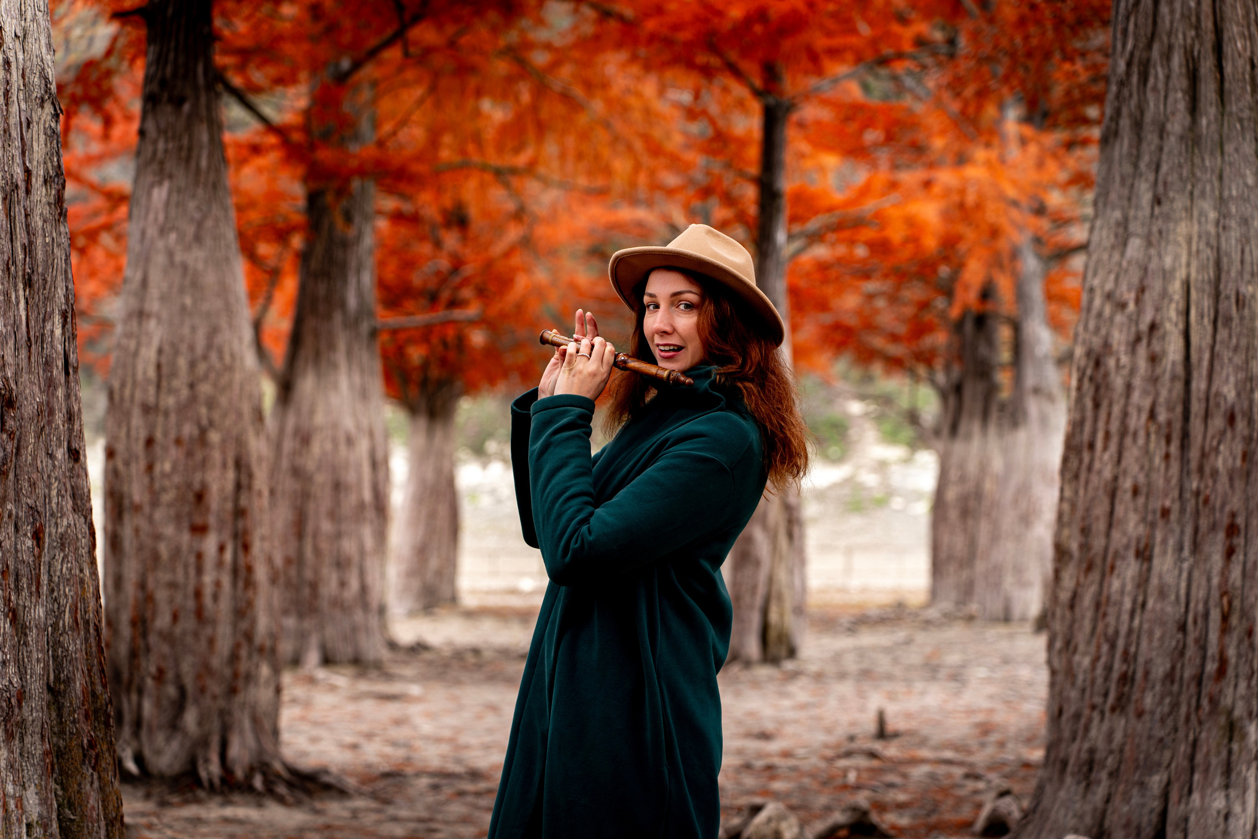 Осенняя фотосессия в Анапе — яркие кипарисы. Семейный и детский фотограф Екатерина Черняева. Снимаю портреты, love story, фотопрогулки, работаю на улице, в кафе, студии, дома у клиента
