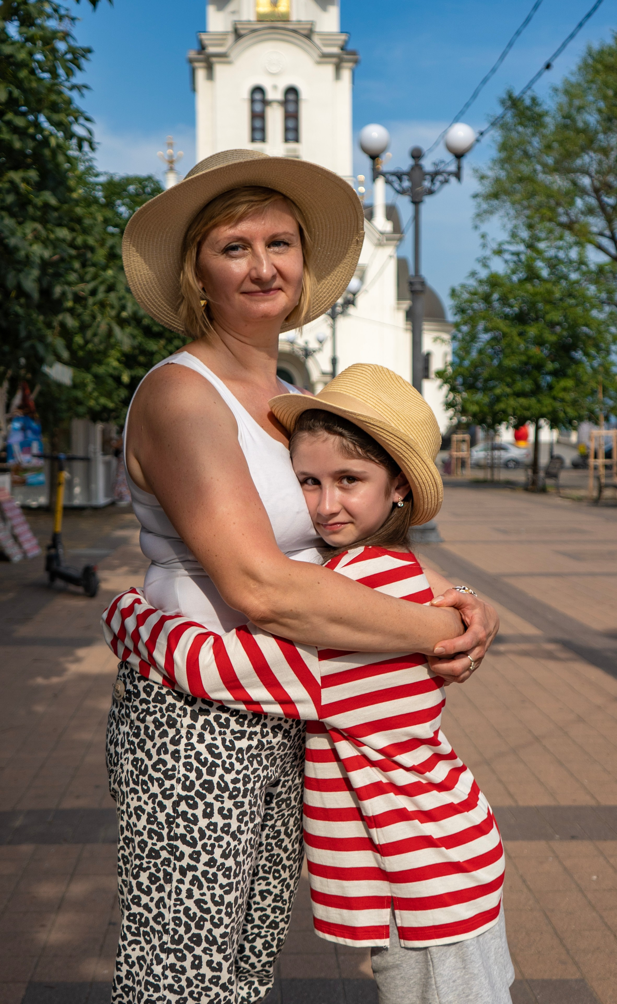 Съемка в центре Новороссийска. Семейный и детский фотограф Екатерина Черняева. Снимаю портреты, love story, фотопрогулки, работаю на улице, в кафе, студии, дома у клиента