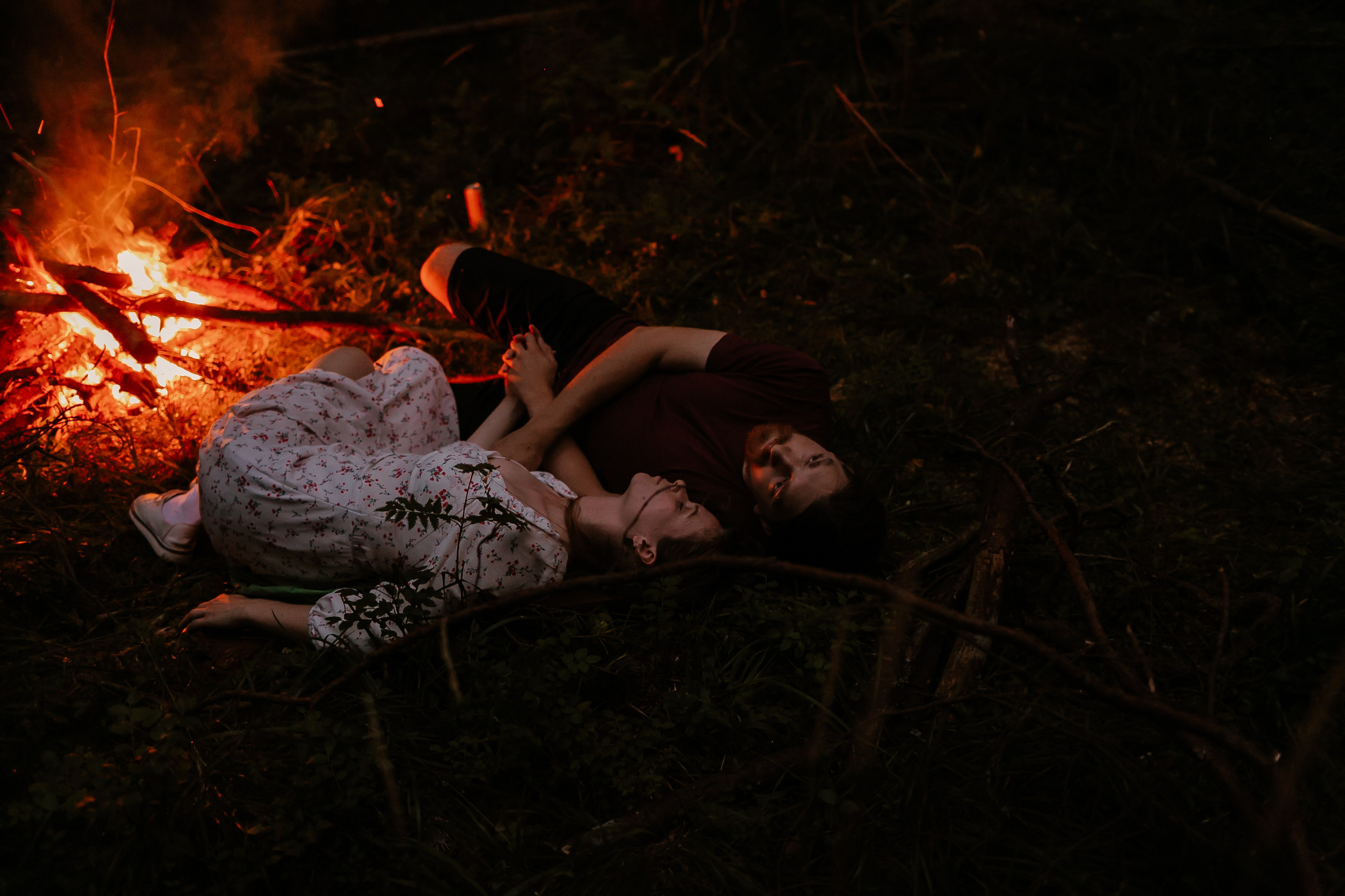 Атмосферная съемка Маши и Лёши в лесу наедине с природой. Свадебный и репортажный фотограф в Ярославле и Санкт-Петербурге Роман Микрюков