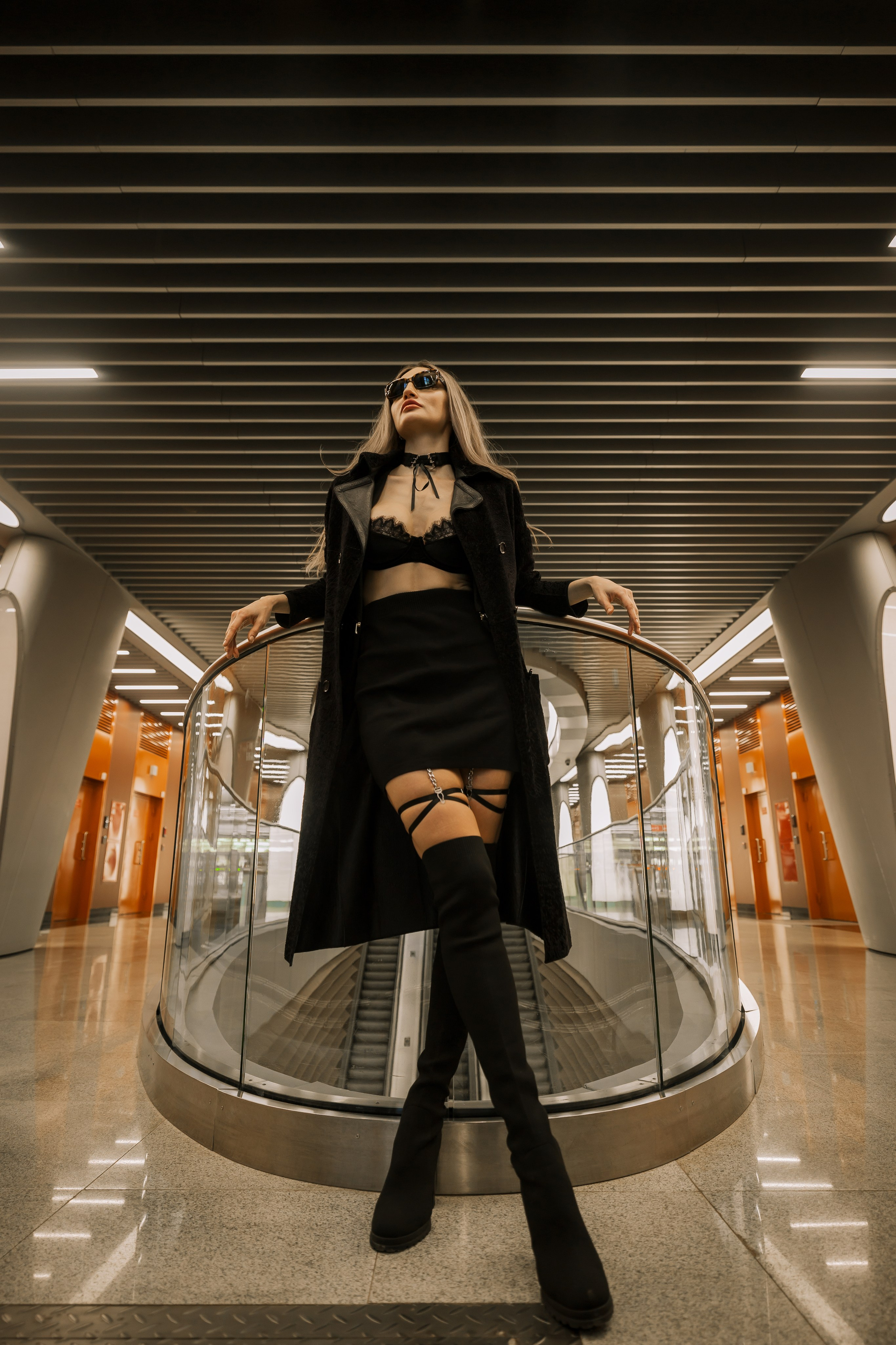 В метро. Photomantis