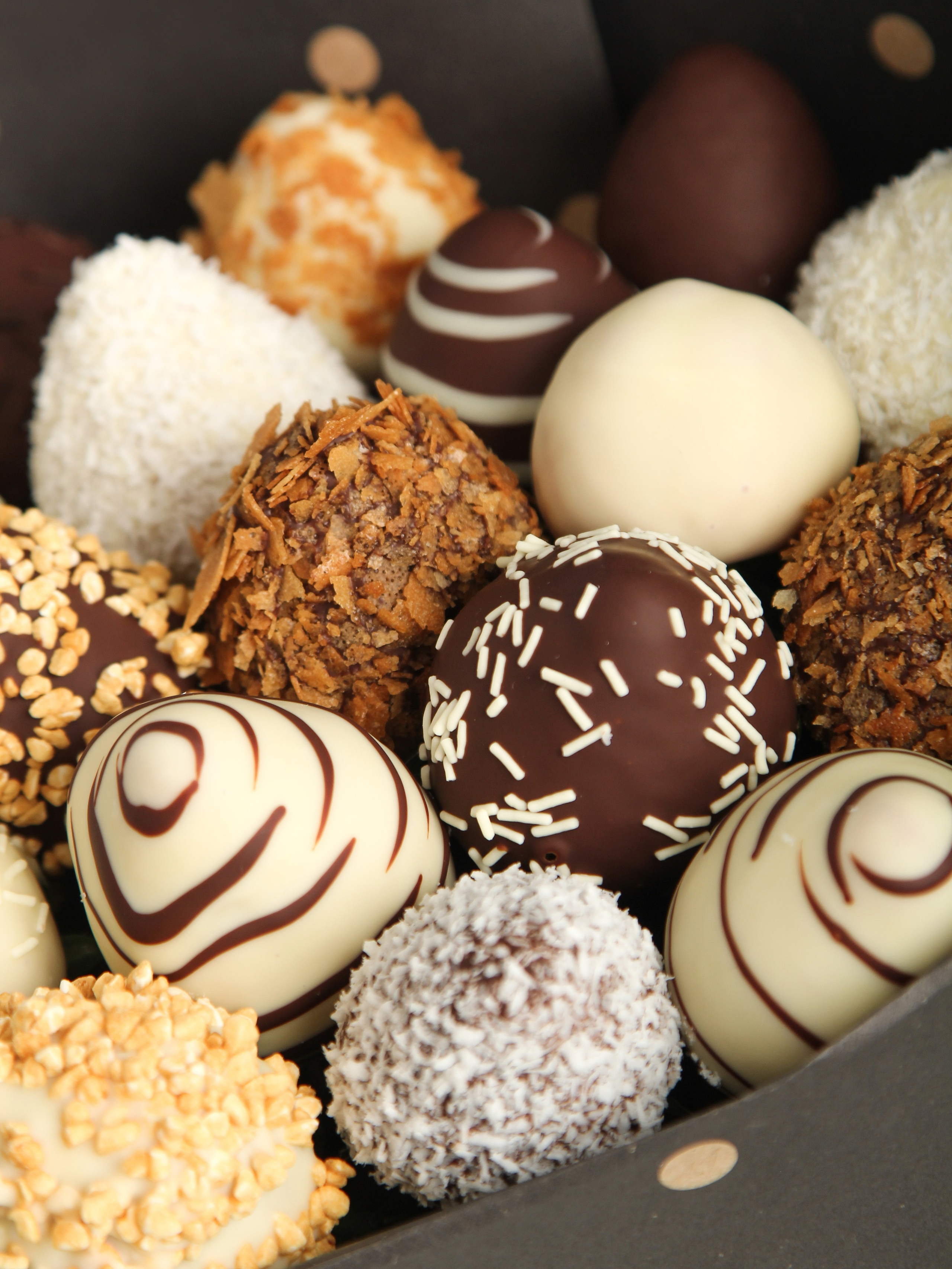 Крупный план сладкого букета | Клубника в шоколаде | Предметный фотограф для кондитерских СПб