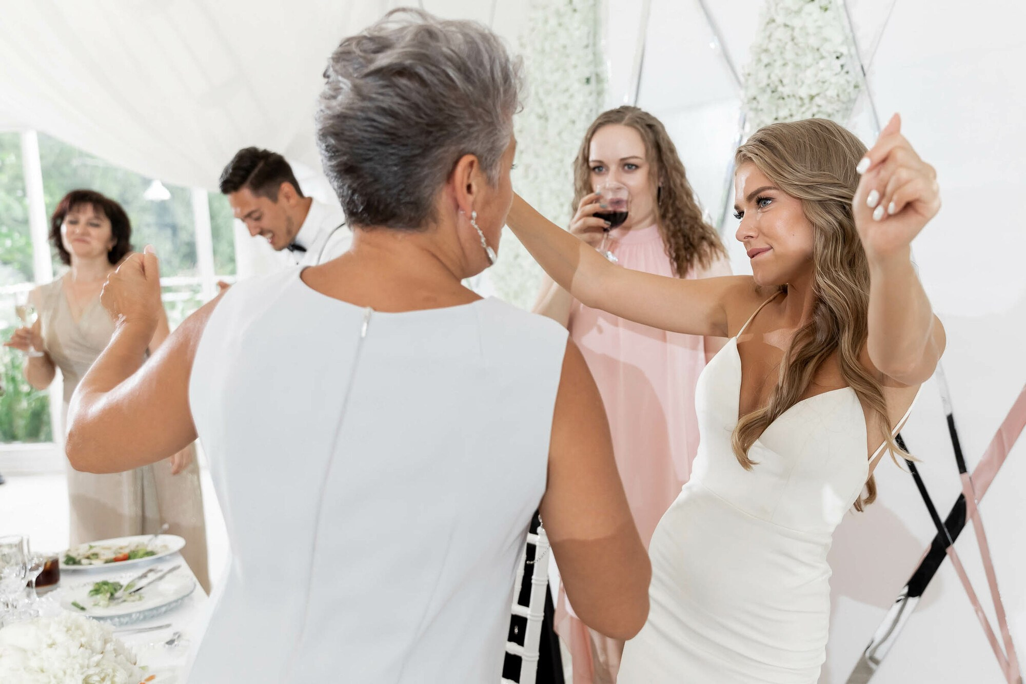 Стильная свадьба со сборами в гостинице Эрмитаж. Свадебный фотограф в Санкт-Петербурге и Москве Андрей Нестеров