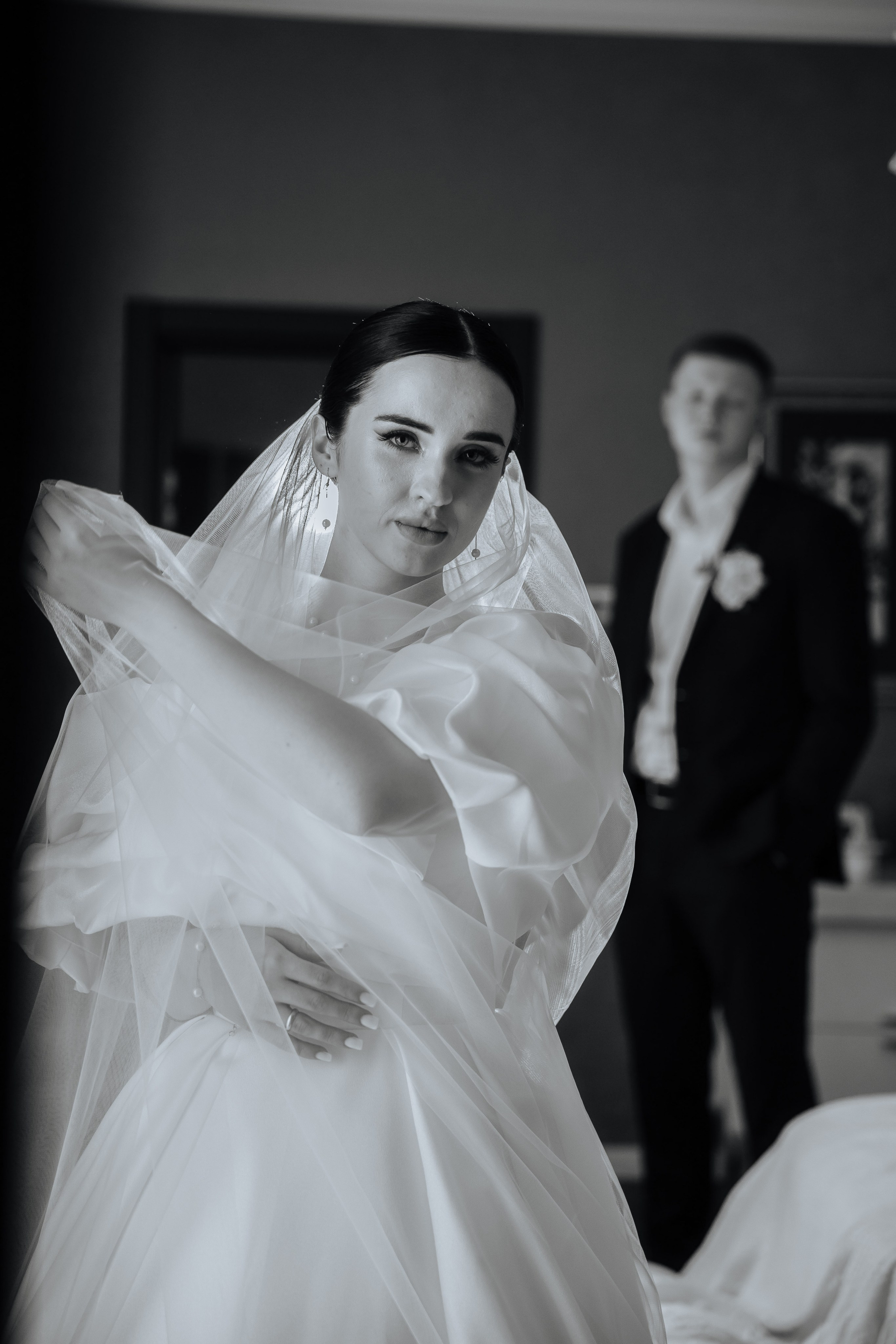 Черное и белое. Профессиональный фотограф и видеооператор