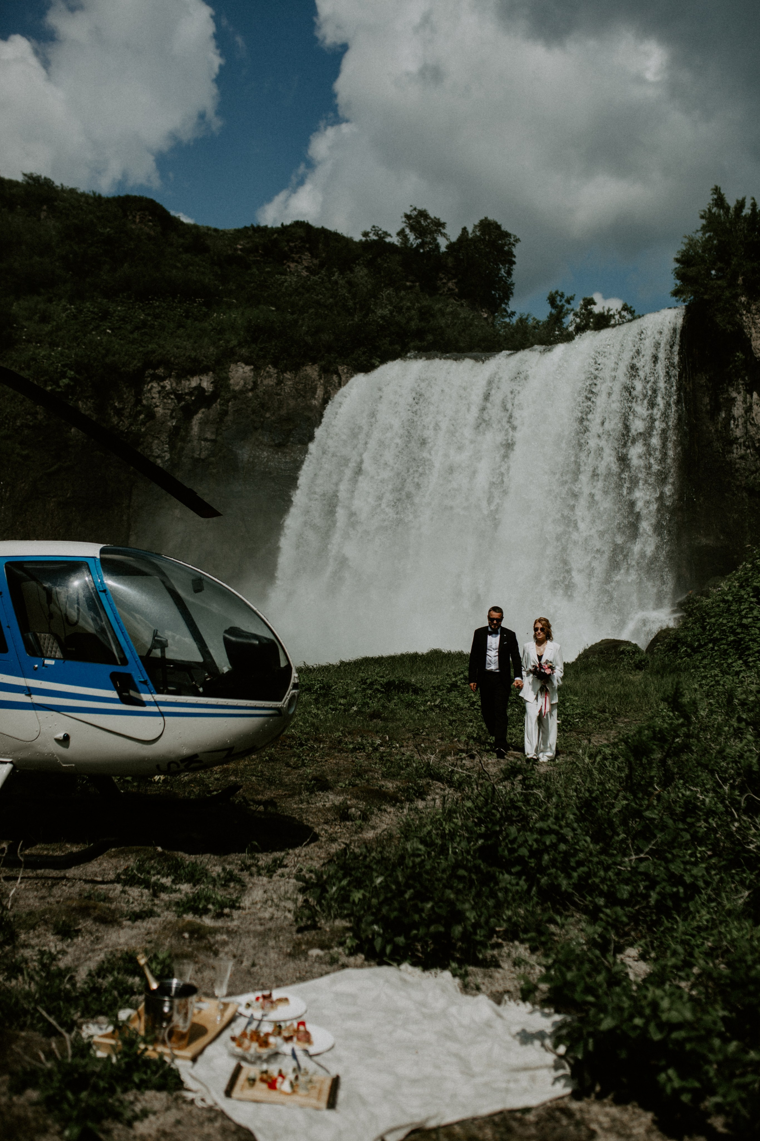 Ветролетный полет Вулкан Малый Семячик. Свадебное фото и видео на Камчатке. Туристические маршруты