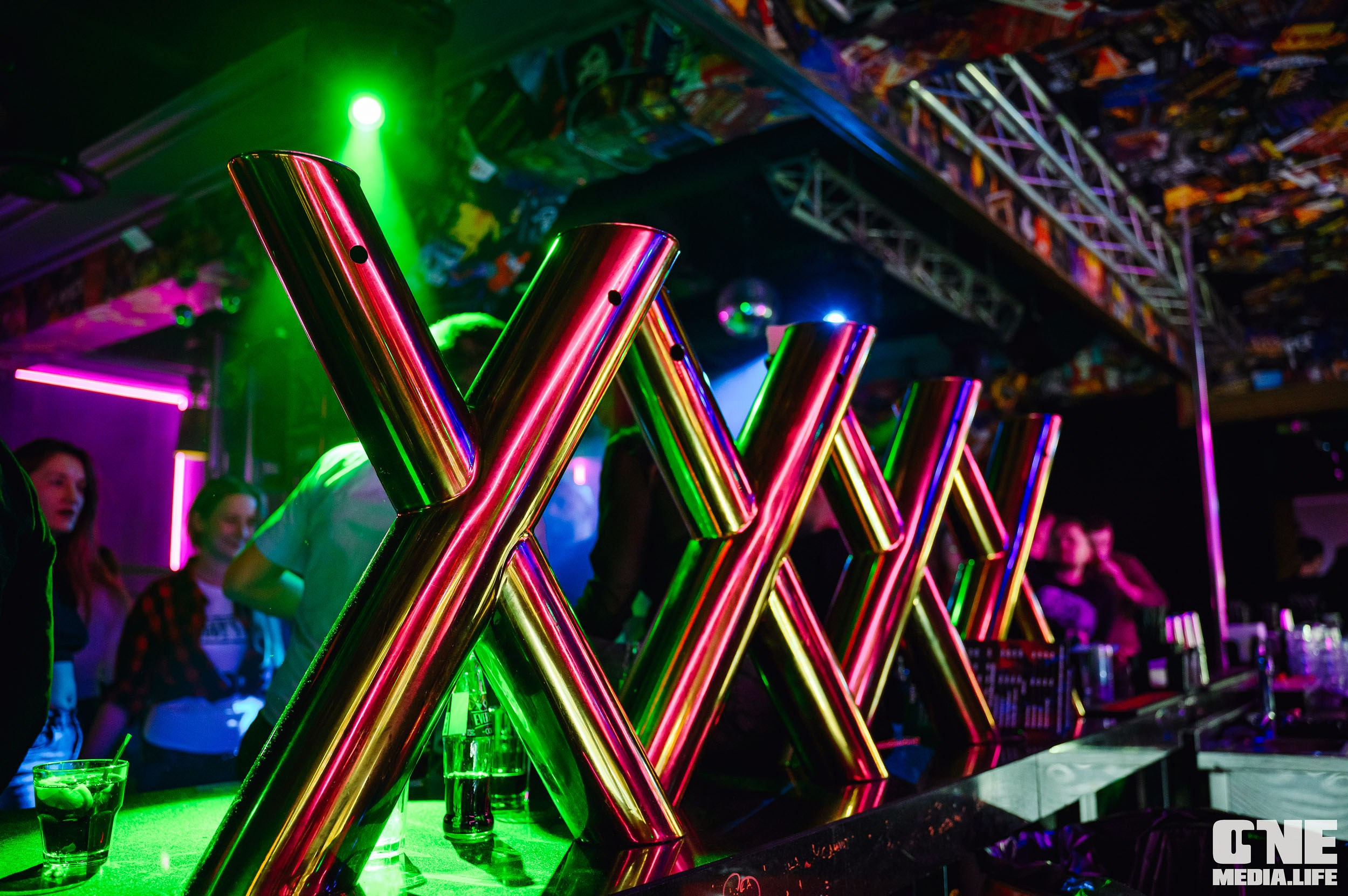 Пятничная туса в XxxX. One Media Life: фоторепортажи, фотоотчеты с мероприятий и заведений
