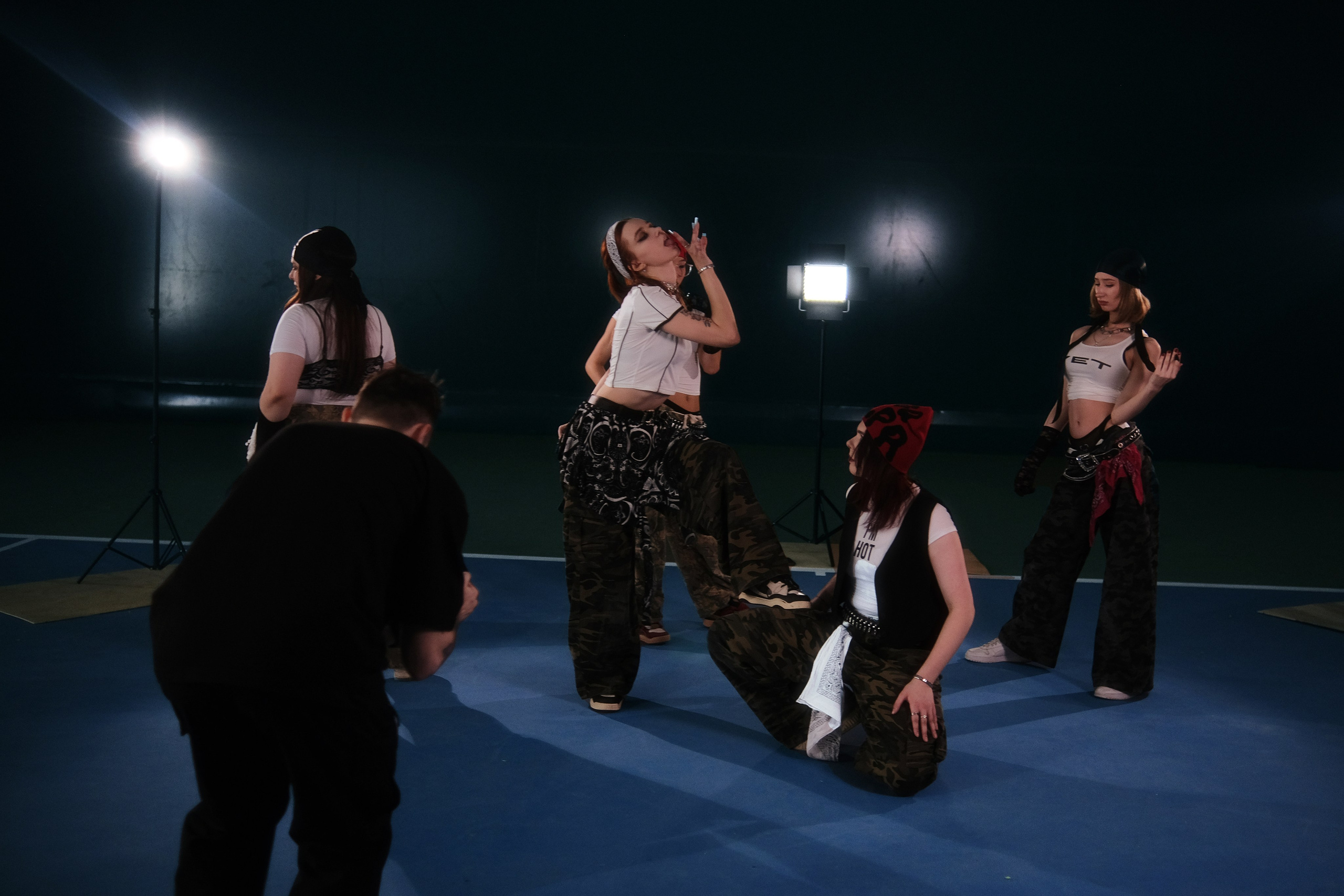 Репортаж с записи танцевального видео команды GEZELLIG. Креативный фотограф и ретушёр в Омске