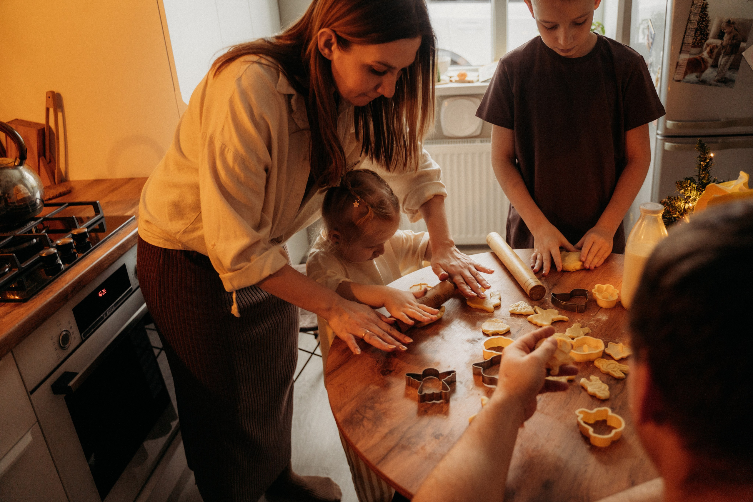 Семья на кухне