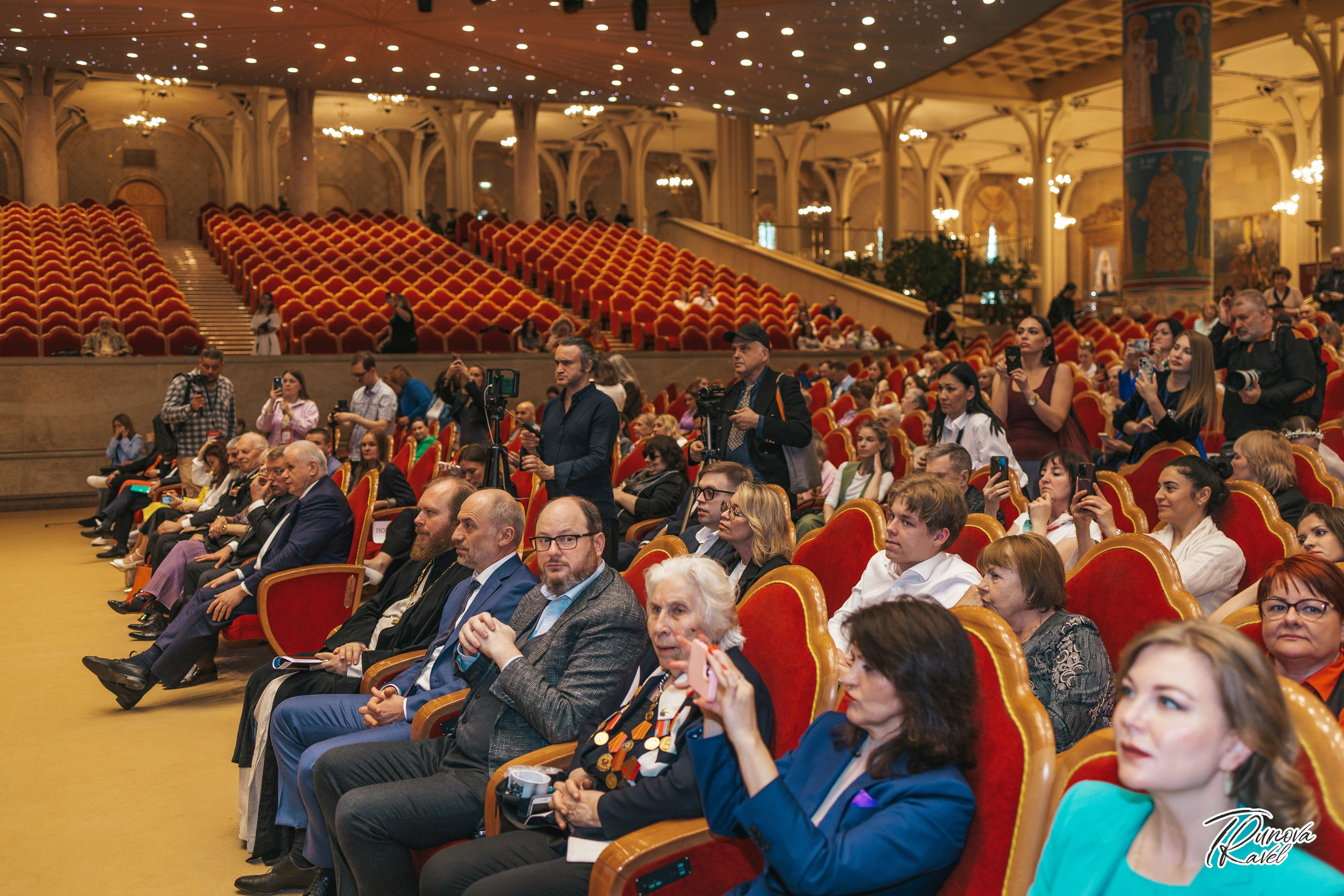 II-ой Всероссийский Благотворительный Съезд в Храме Христа Спасителя. БЛАГОТВОРИТЕЛЬНЫЙ ПРОЕКТ «ВЕРНИСЬ!»