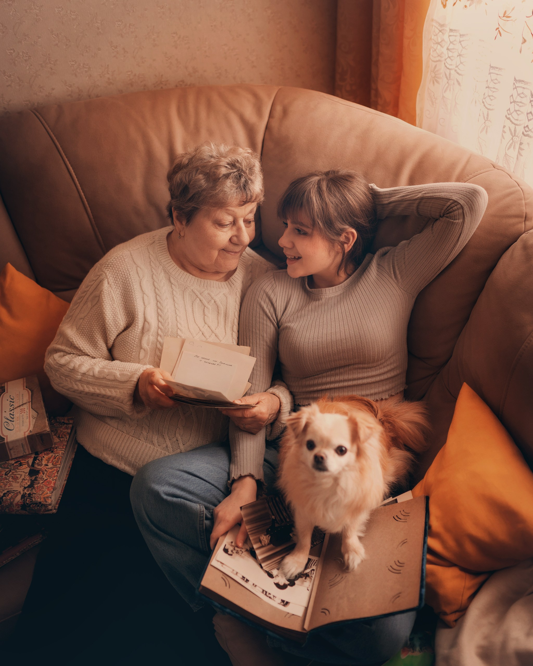 Домашняя фотосессия — бабушка с внучками. Детский и семейный фотограф Елена Михайлова в Москве