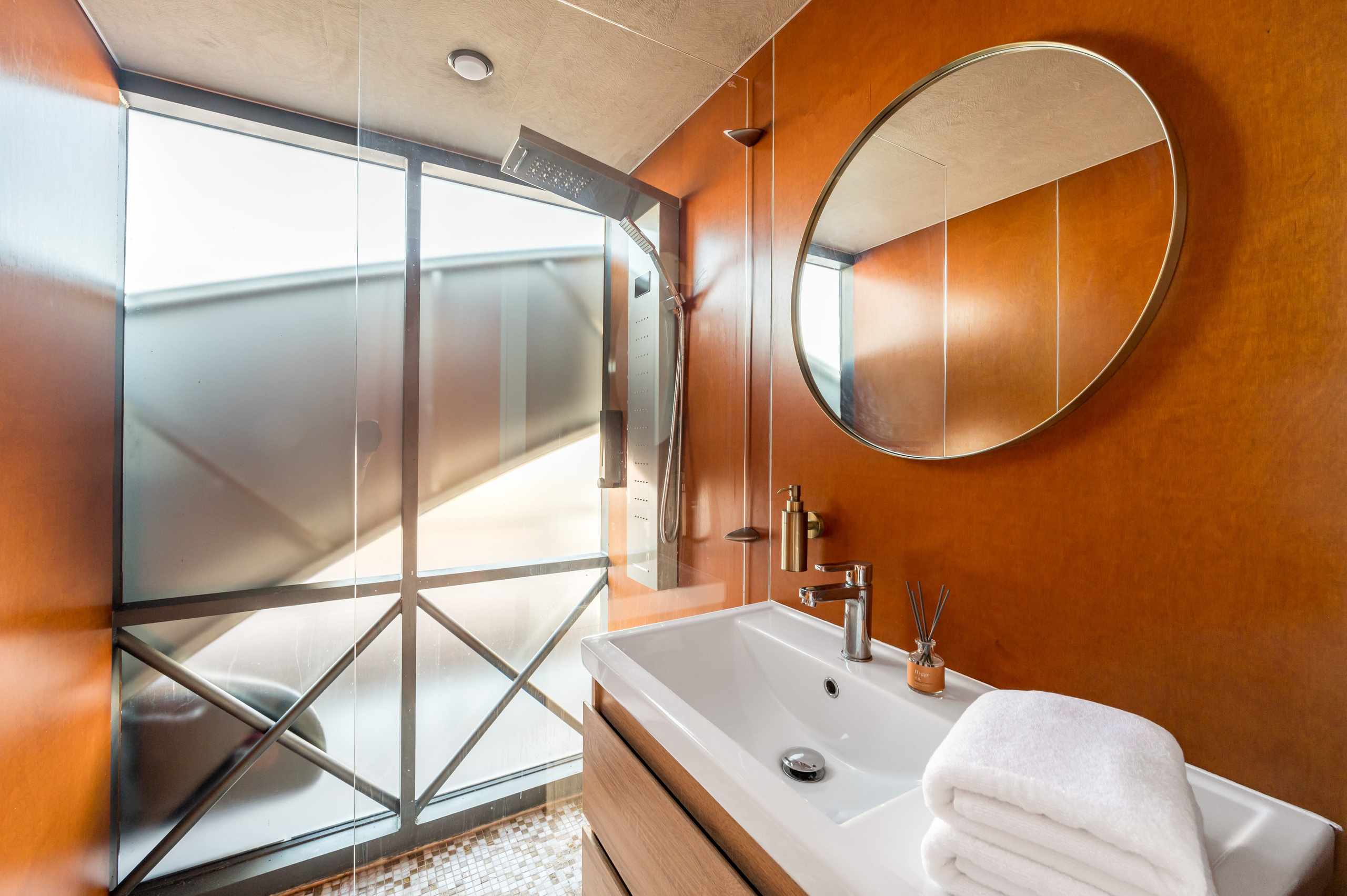 Хаусботы для вечеринок и бизнес-встреч. Интерьерный Фотограф Москва Криста FLY Труфанова