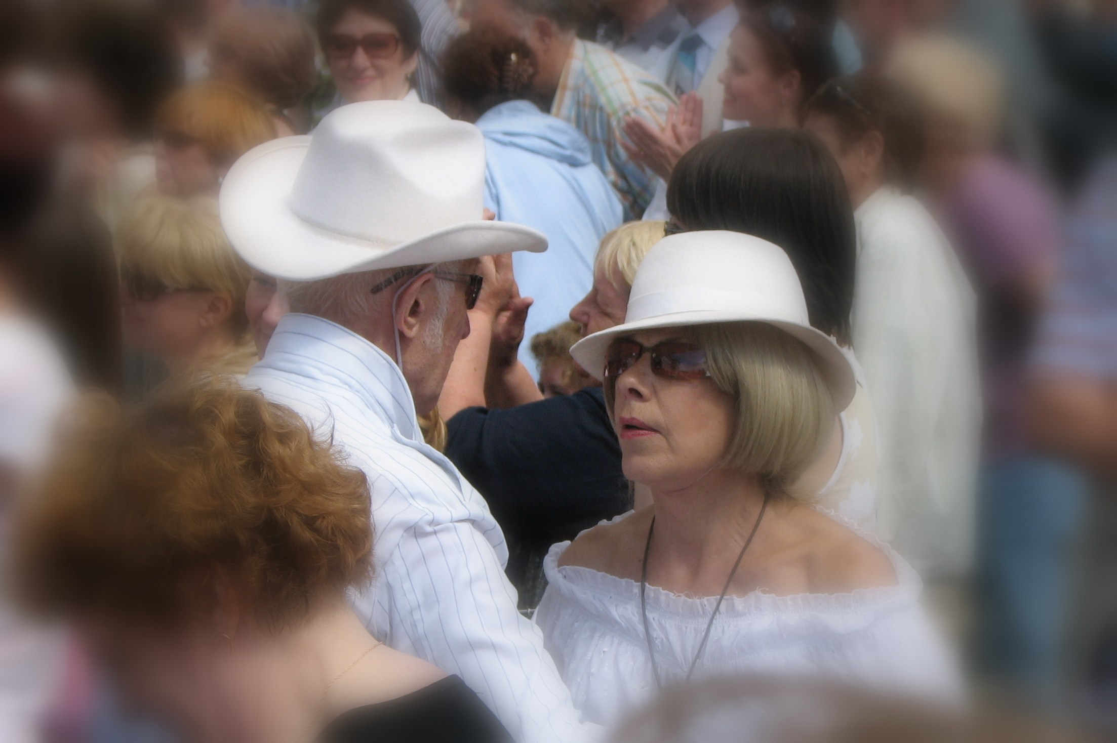 счастливая пара.счастливые люди.танцы.dancing.белая шляпа