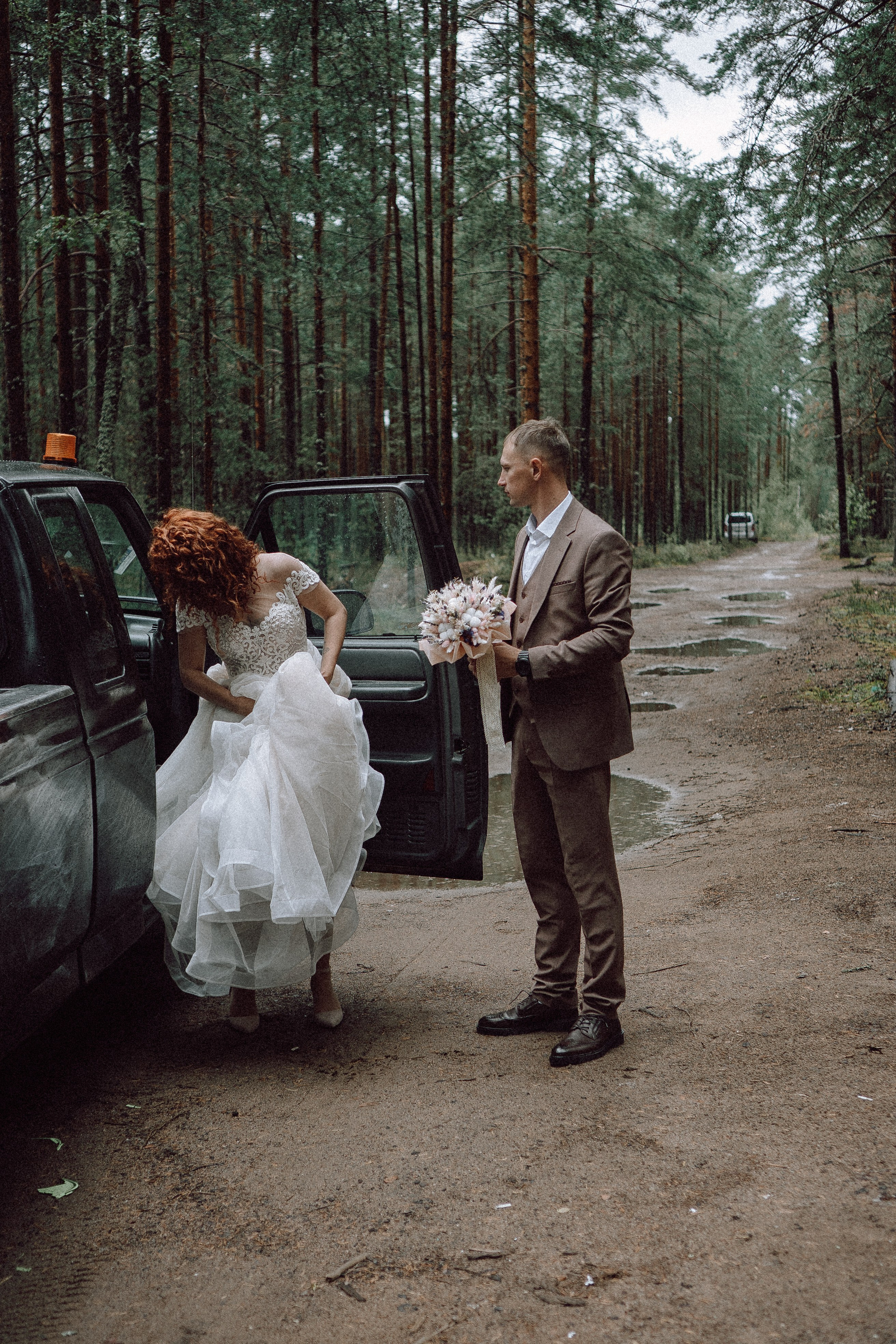 СВАДЕБНАЯ ФОТОСЕССИИЯ ПАРЫ В ГОРОДЕ ПРИОЗЕРСК В СОСНОВОМ ЛЕСУ И С ПИКАПОМ. Профессиональный фотограф, Санкт-Петербург — Виктория Богомолова