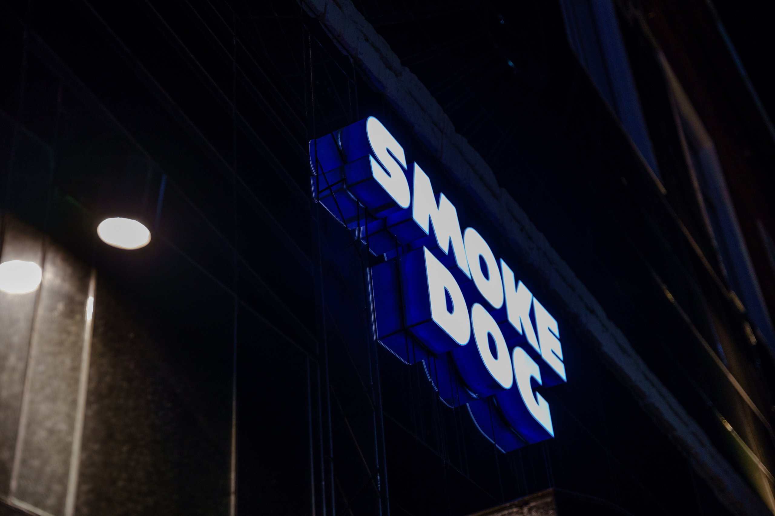 Crypto Summit 2024 After Party в SMOKE DOG. Репортажный фотограф Москва Сергей Дружинин