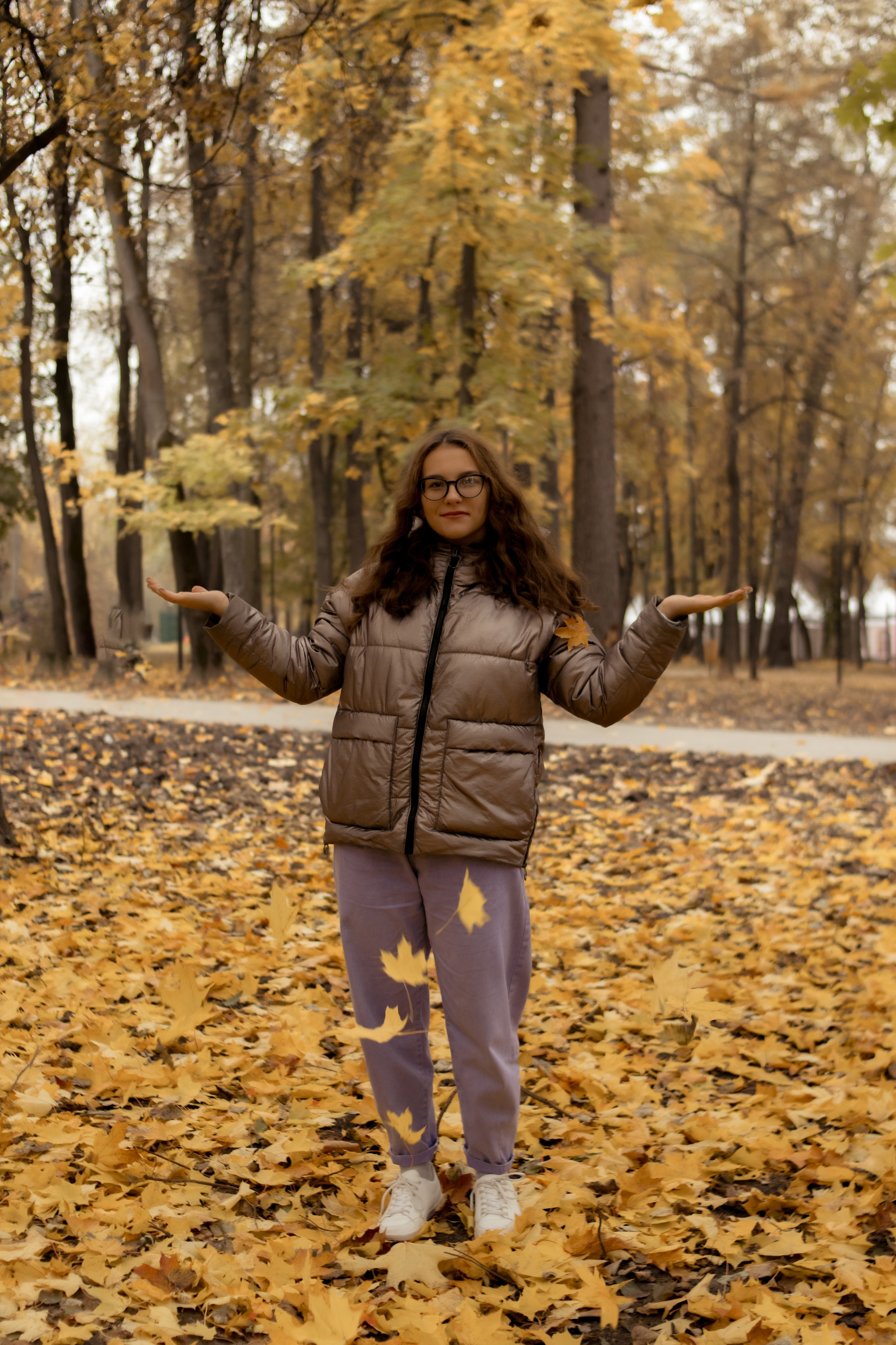 Вероника и Полина в парке им. О. Степанова октябрь 2021. Фотограф в Серпухове Наталья Руденко