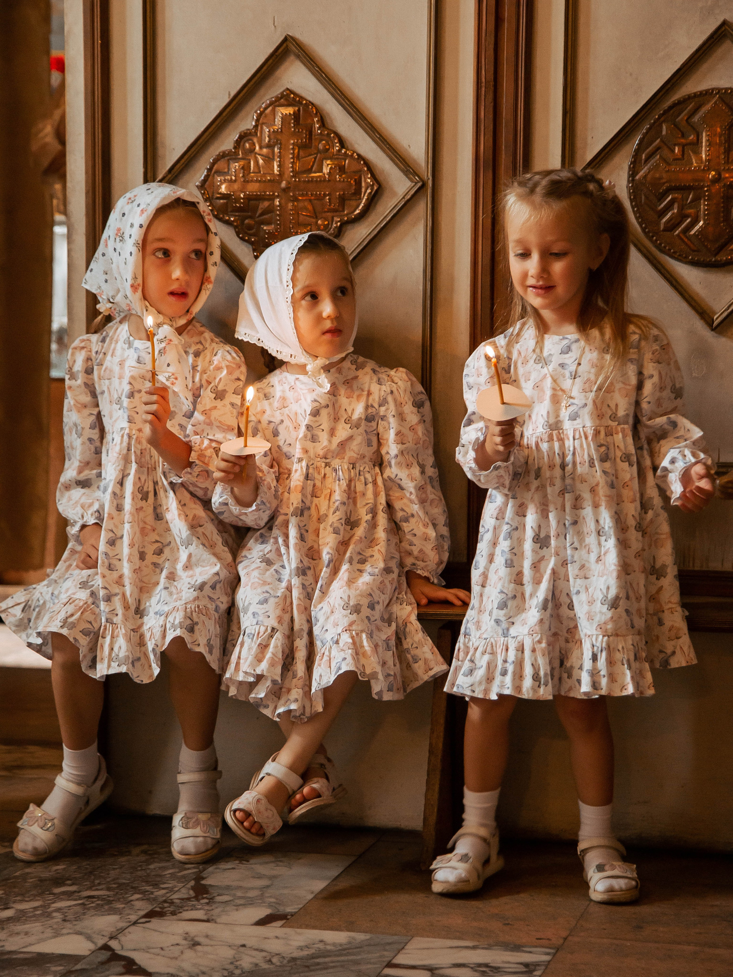 Репортажная съемка крещения — трогательные кадры таинства в Москве. Фотограф Анна Татаурова | Авторская фотосъемка в Москве