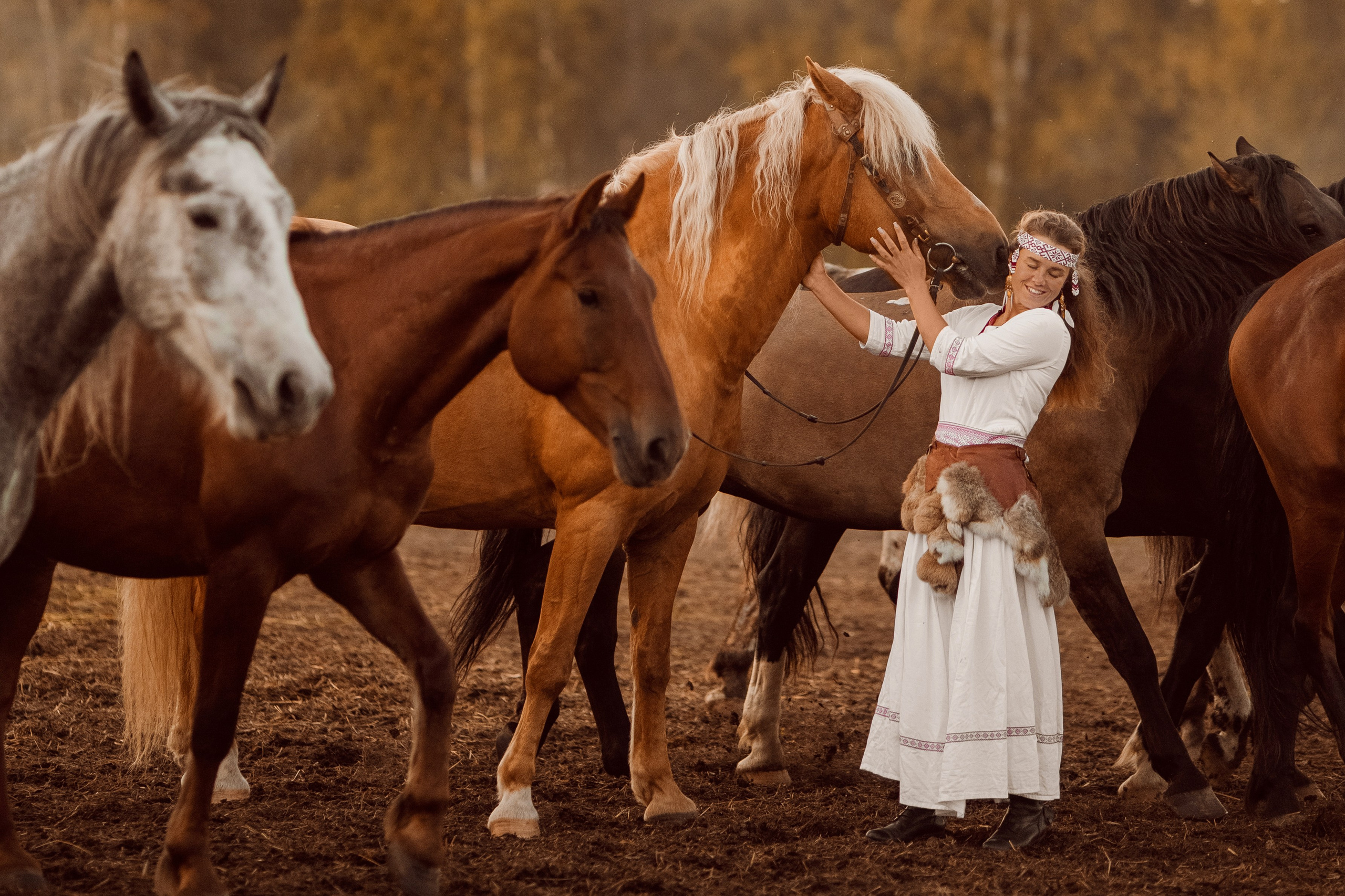 Фотосессия с лошадью в табуне