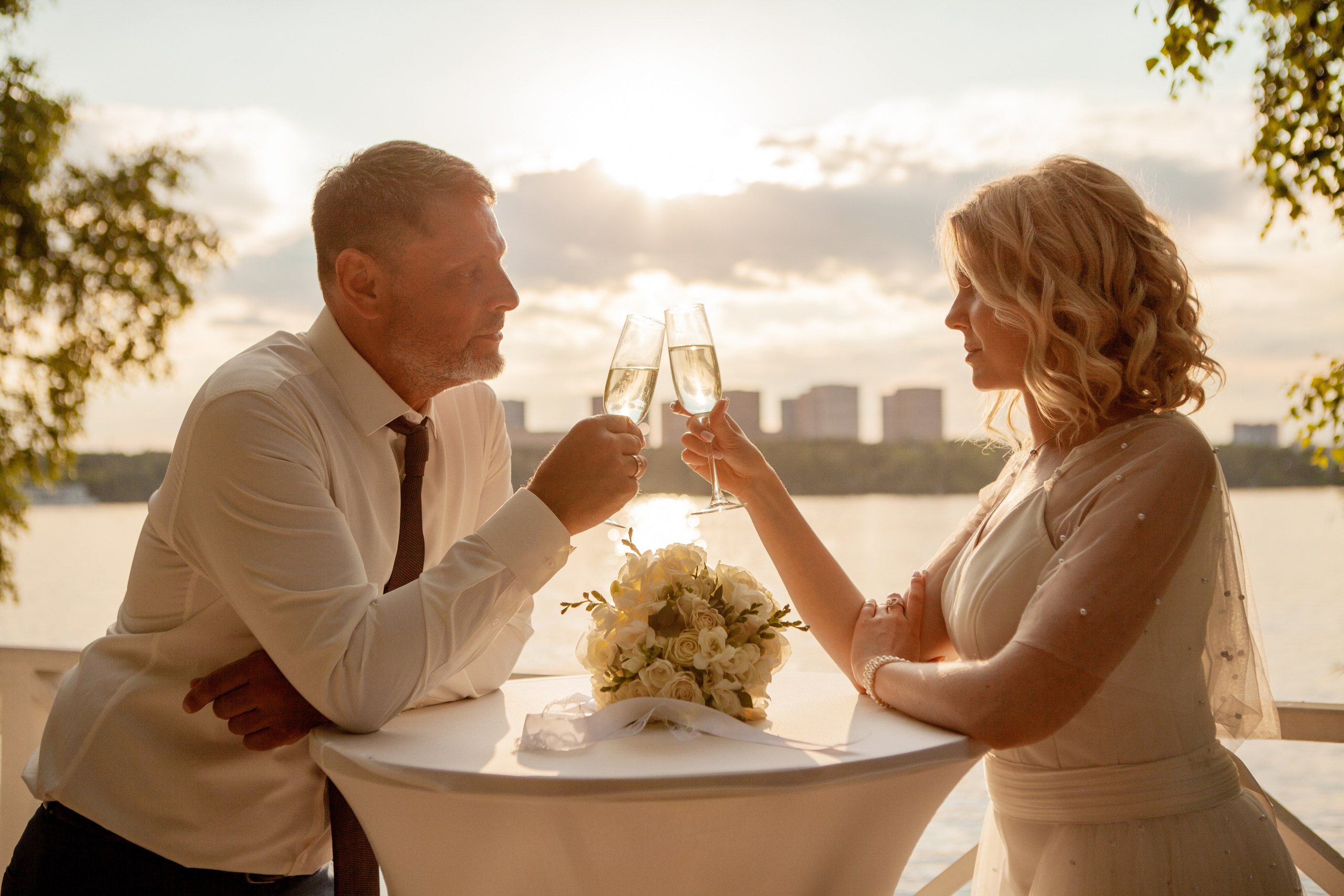 Фотосессия молодоженов на пляже Рублево. Фотограф Ольга Ефремова