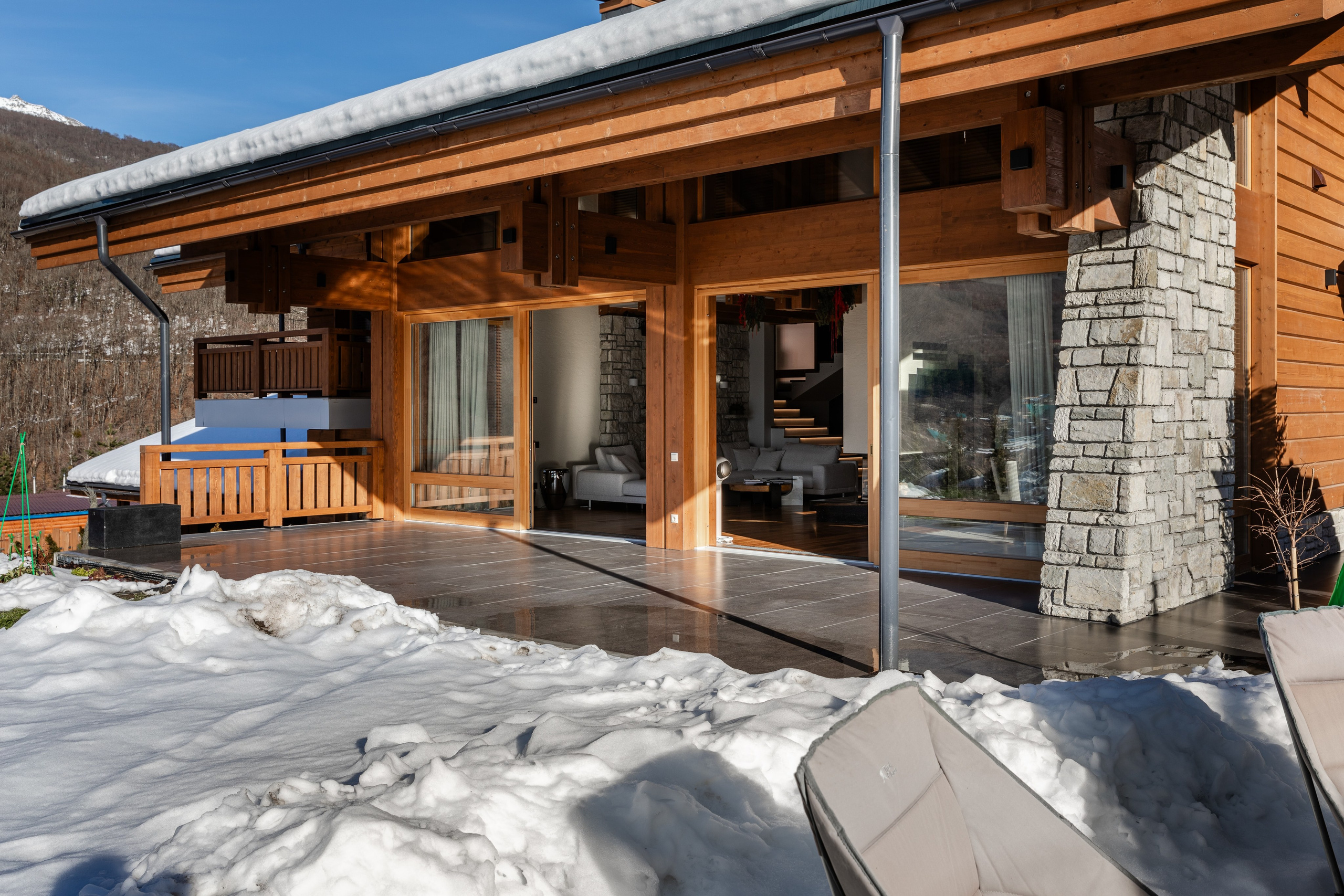 Интерьерная фотосъёмка загородного дома площадью 300 кв м в п. Эстосадок. Интерьерный фотограф Москва