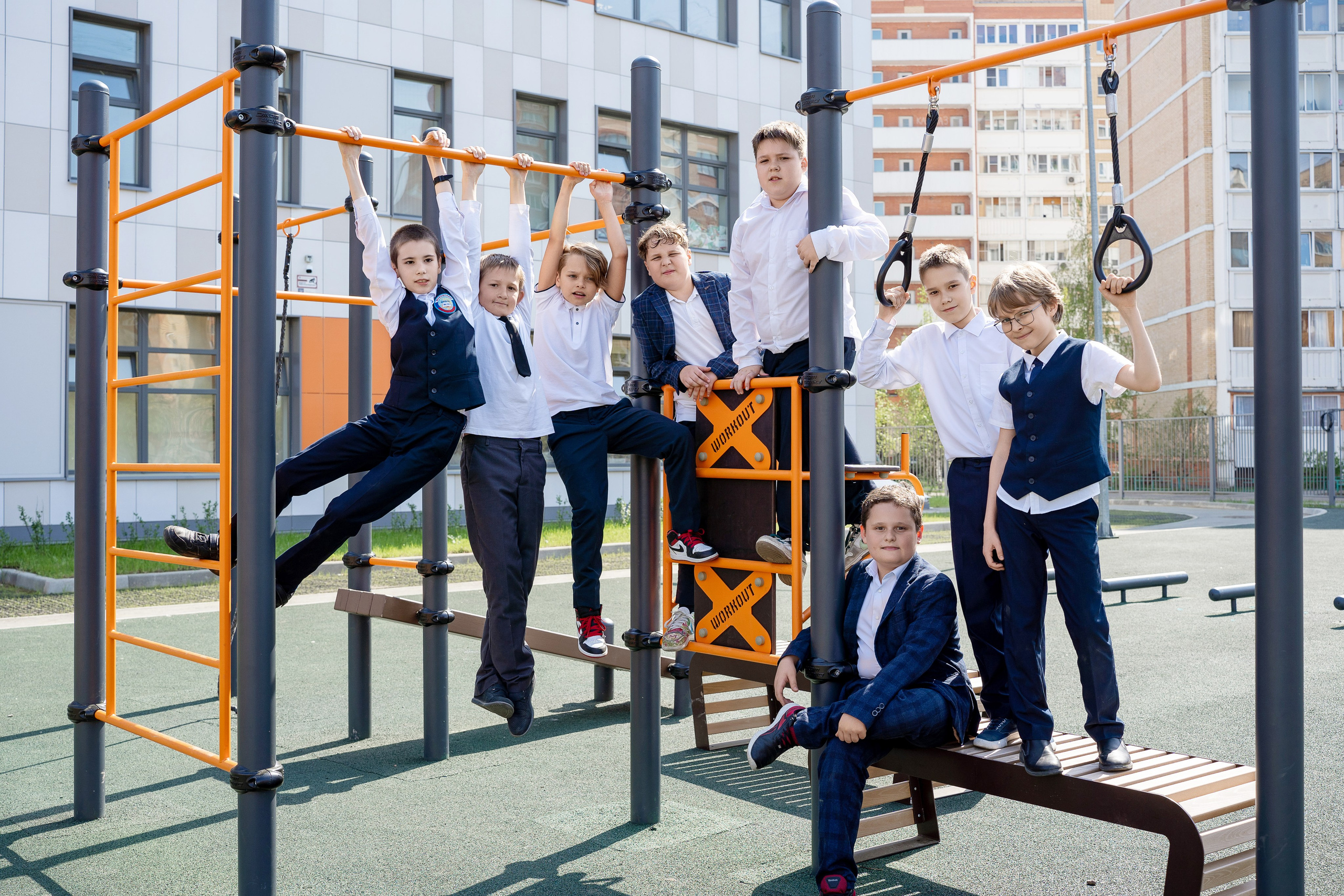 Прогулки в школьном дворе. Фотограф Казакова Анастасия