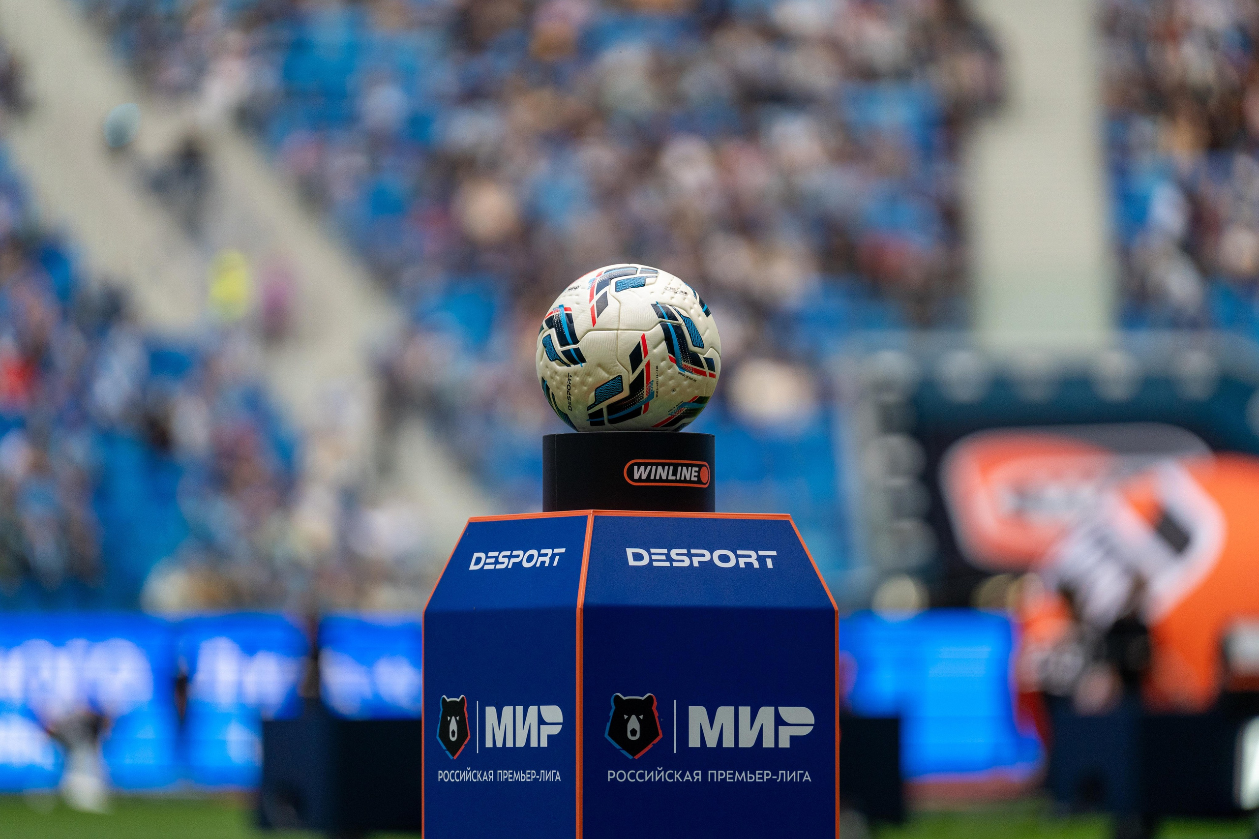 Мяч перед матчем «Зенит»–«Динамо» на Газпром Арене