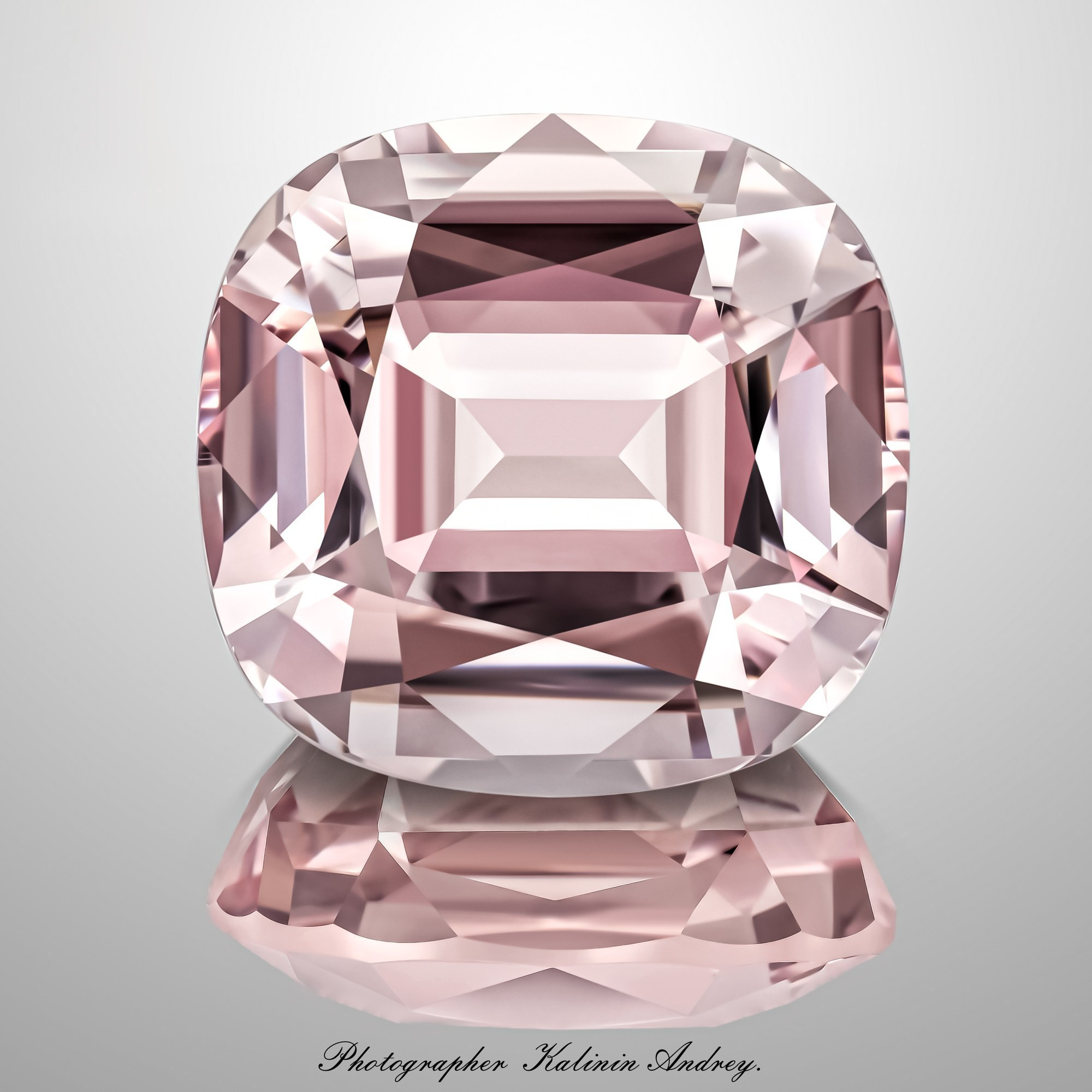 Фотографии в большом разрешении драгоценных камней на продажу купить тел +79 660 031 307. Высококачественная профессиональная рекламная фотосъёмка ювелирных украшений, драгоценных камней в Москве. Обучение, консультация