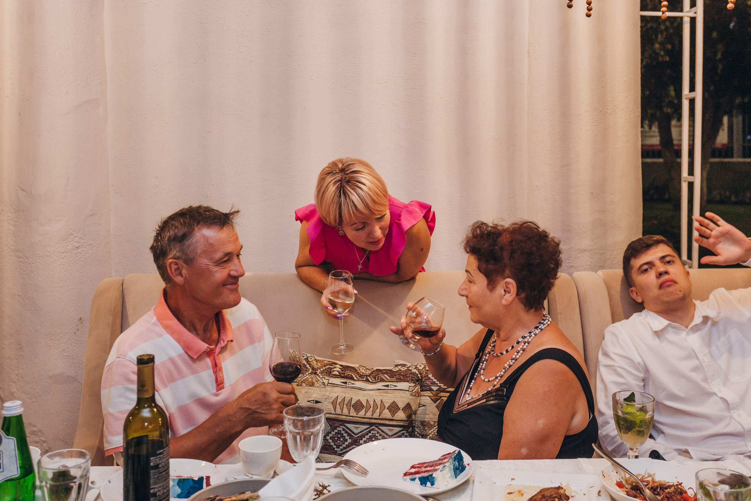 День рождение в уютном ресторане. Фотограф Денис Денисов