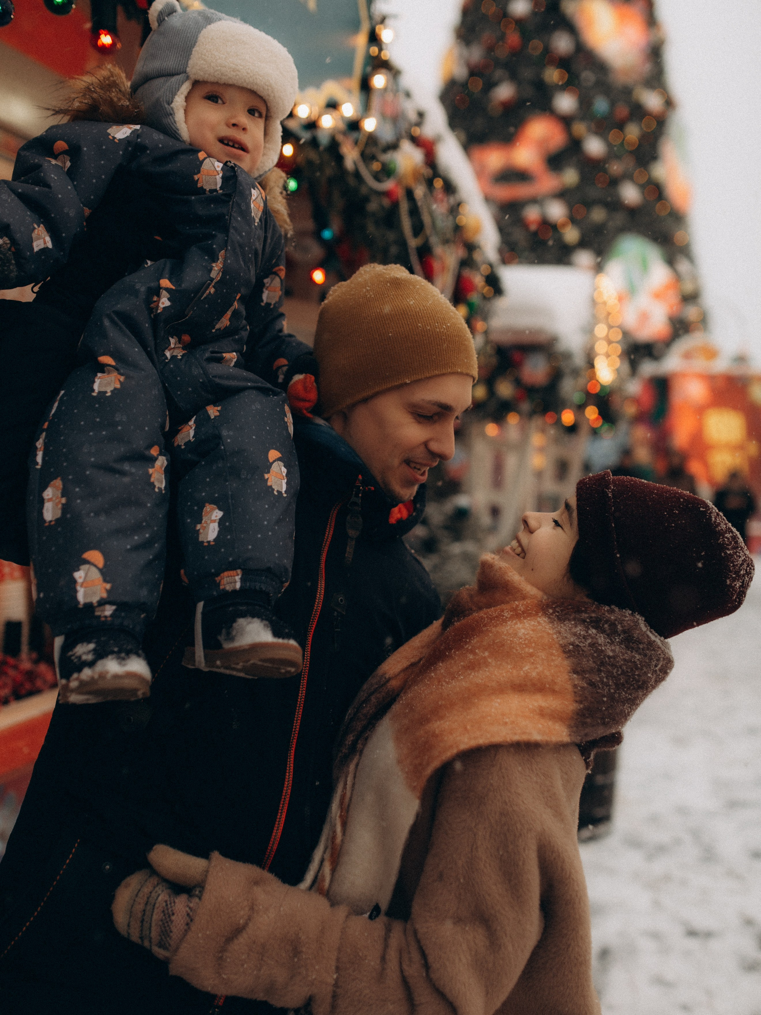 Лена, Митя и Левушка прогулка на Красной площади. Семейный фотограф в Москве и Люберцах Юлия Гуськова