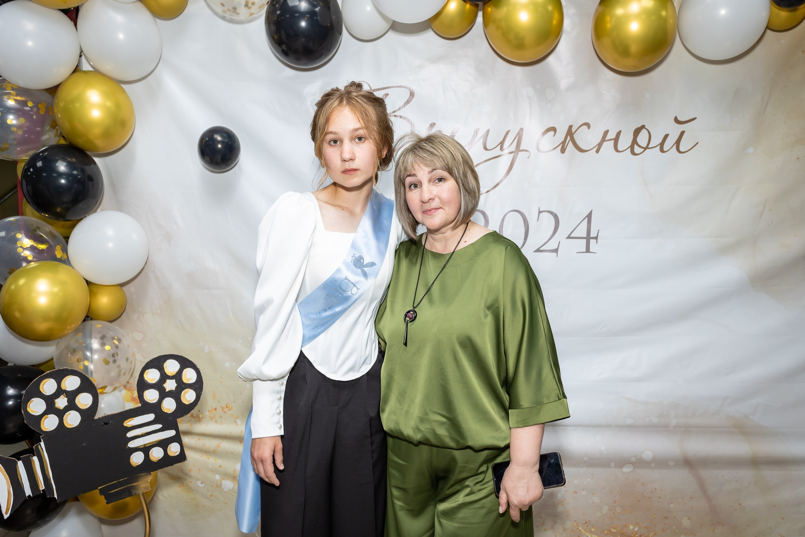 Вручение аттестата и выпускной вечер. Выпускные альбомы Майкоп, Краснодар Елена Золотарева