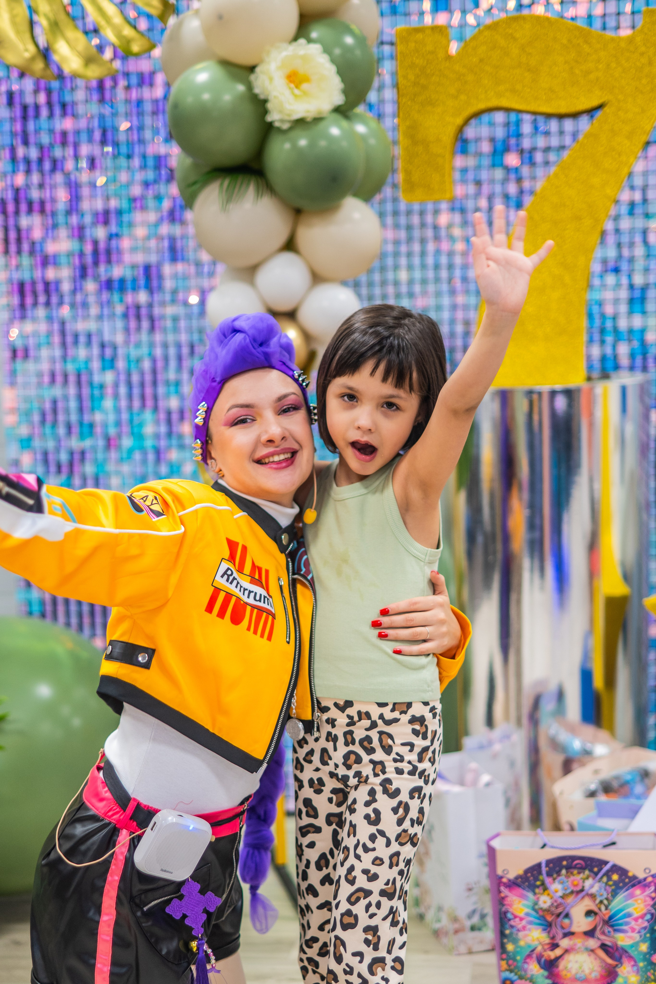 День Рождения Аленочки в Ниндзя Кидс в гости к ней пришла Супер Звезда Руми. Я Ольга Казанцева, фотографирую снимаю ваши киноистории и печатаю фото и цифровые портреты на холсте