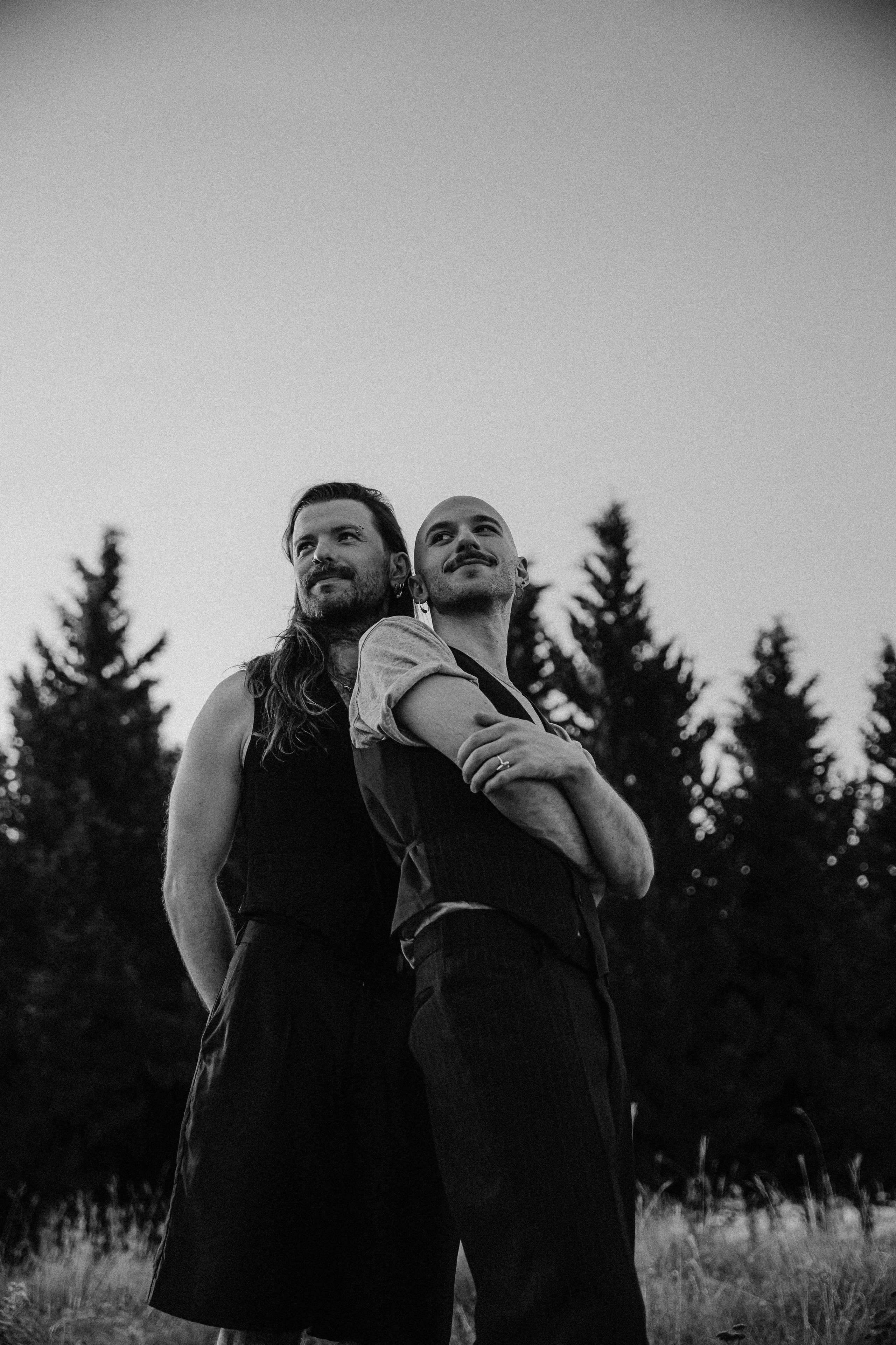 Парная сфотосессия в Грузии Тбилиси два парня нетрадиционная. Свадебный фотограф Грузия Тбилиси