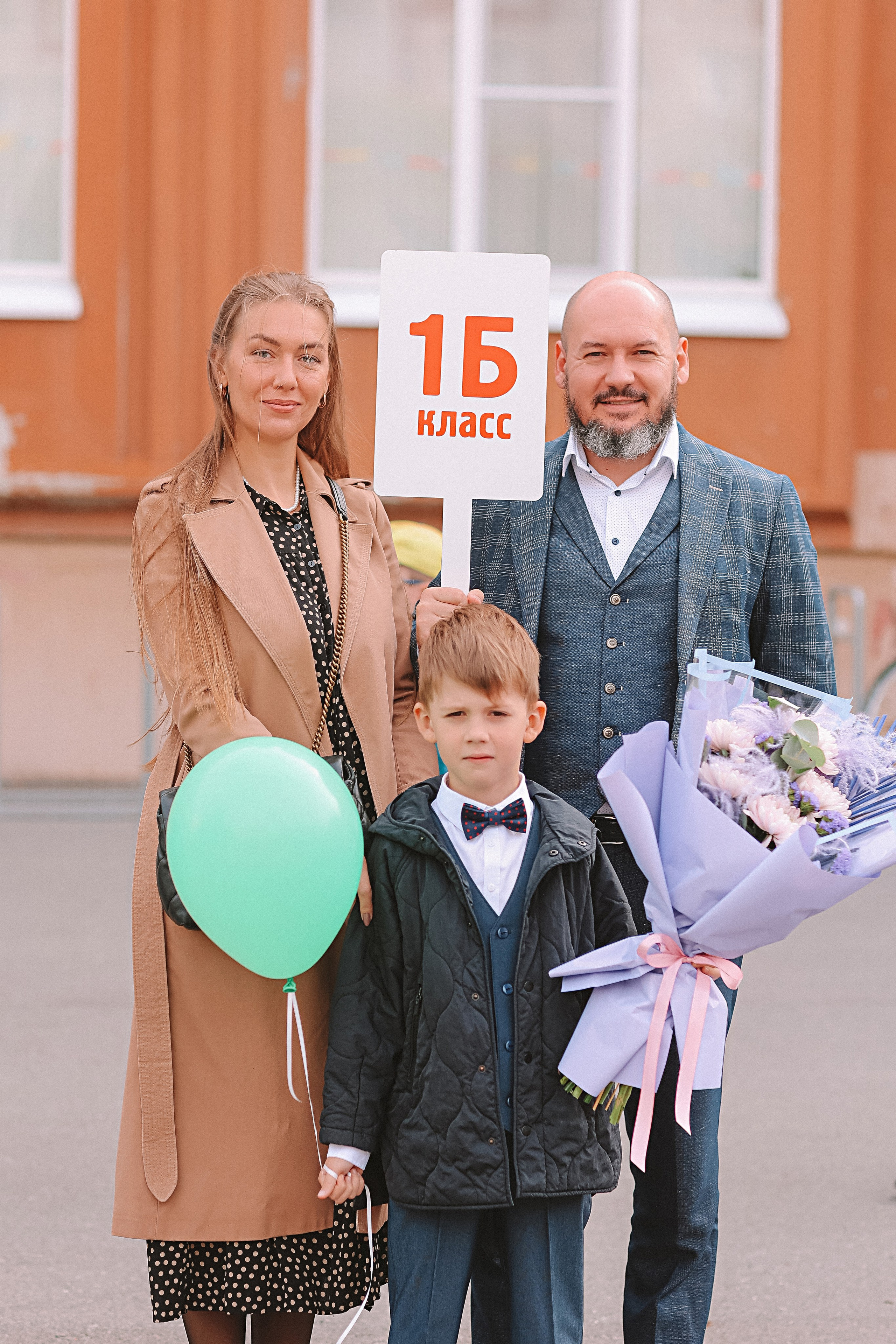 1 сентября линейка+кл час+портреты. Семейный фотограф Тюмень, фотограф на роды Салмина Мария