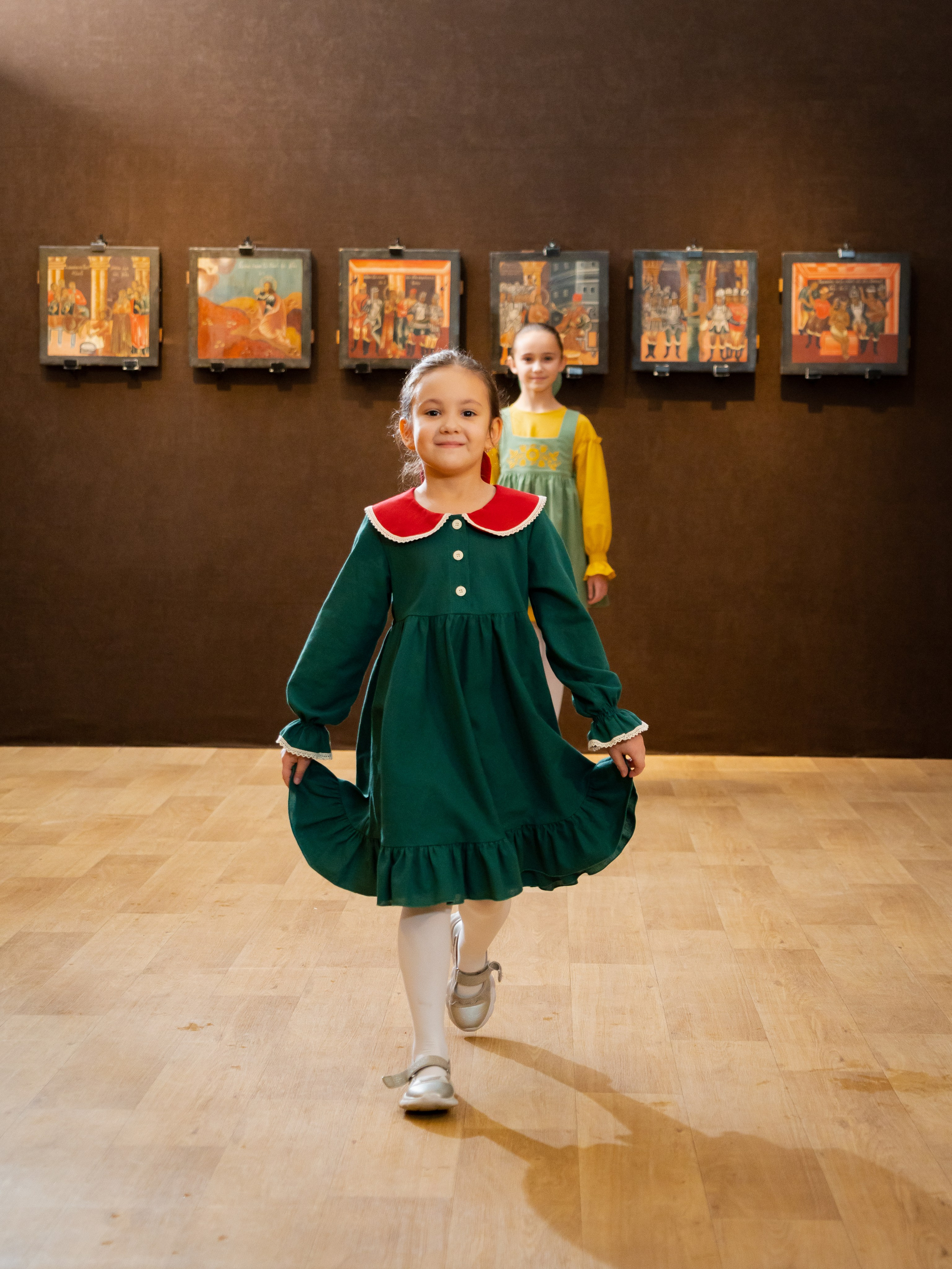 Показ одежды в рамках выставки «105. Лучшее». Фотограф Москва