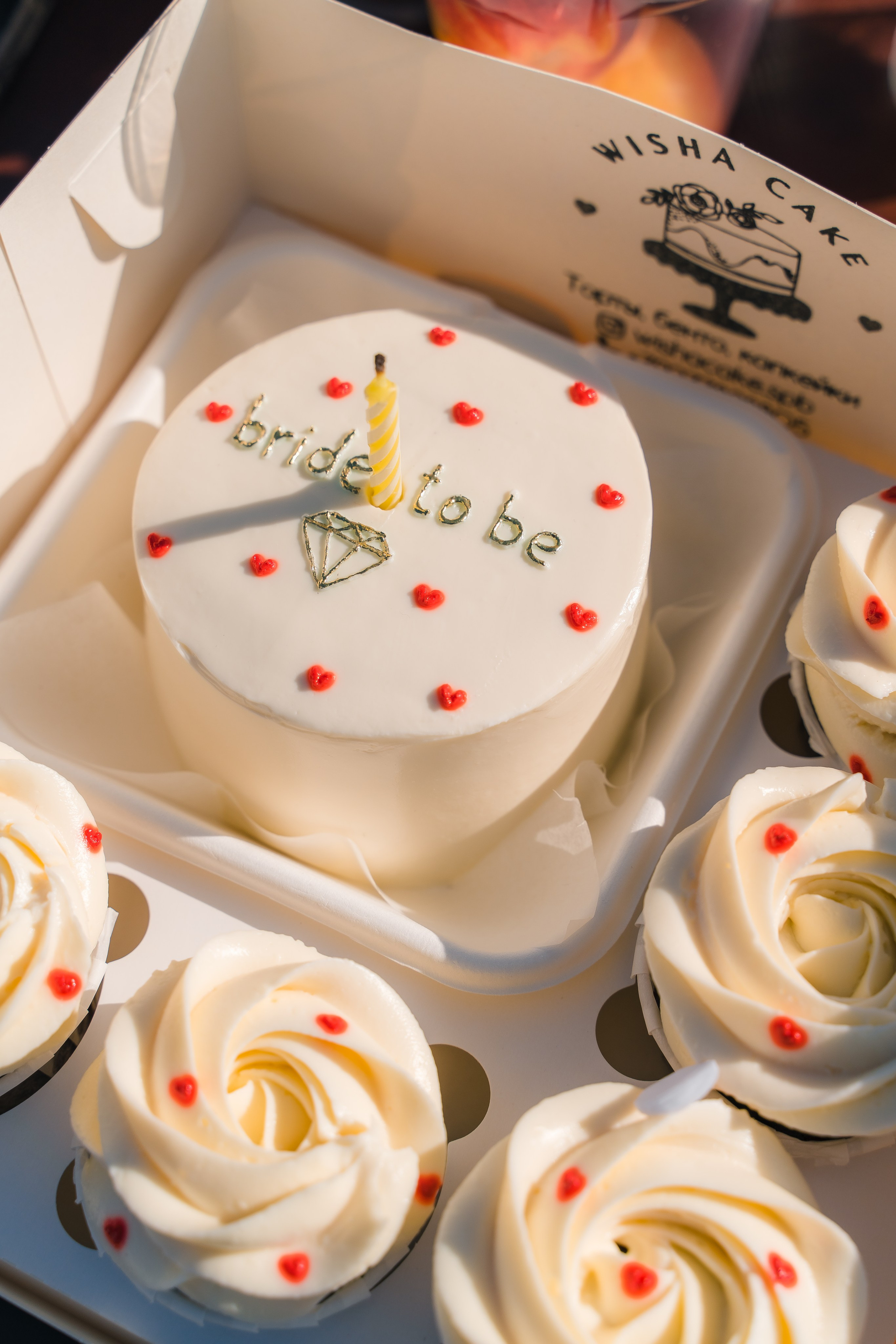 Фотосъемка девичника, встреча девушек, веселые женские портреты