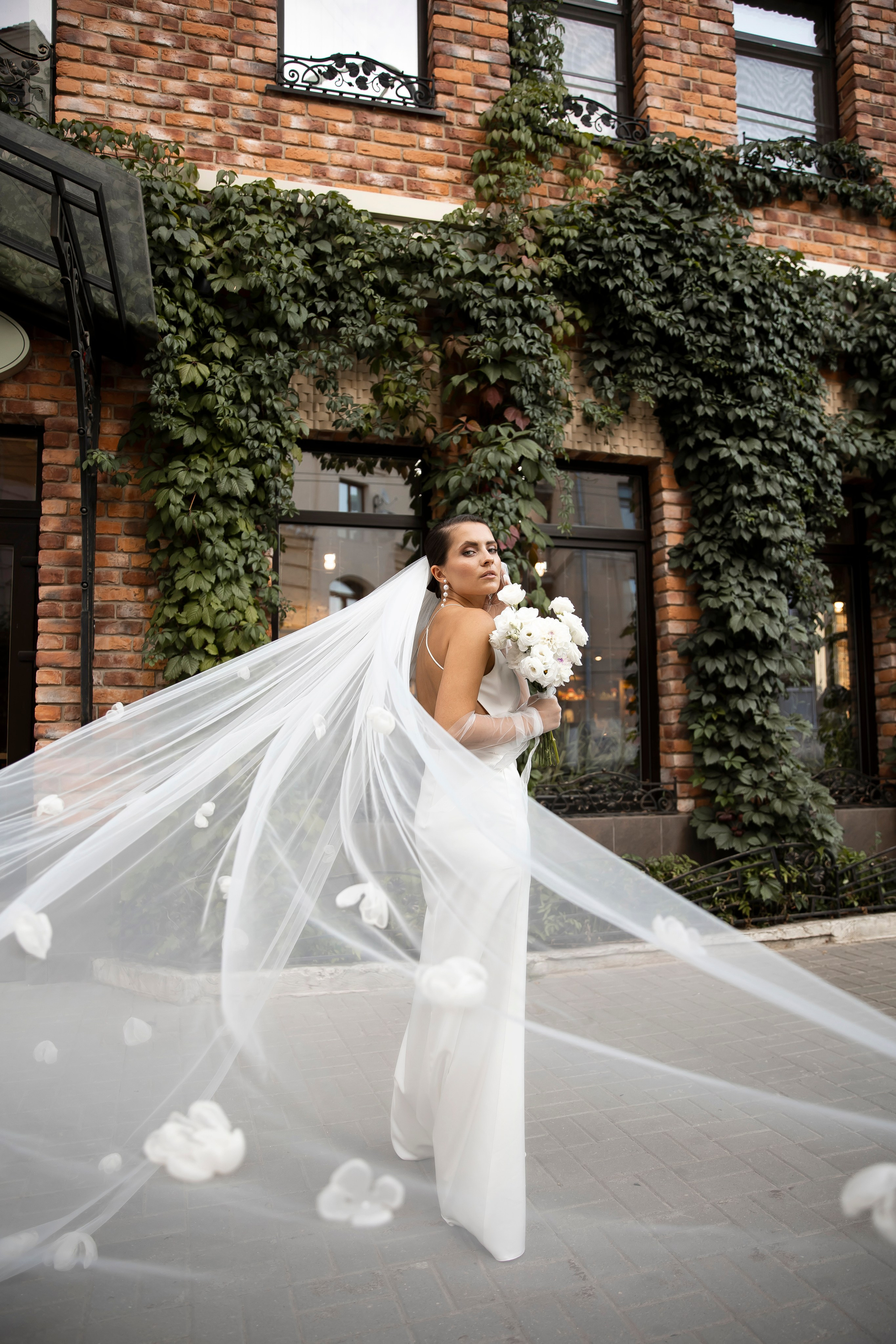 Ксюша. Я Ира и я фотографирую свадьбы более 10 лет