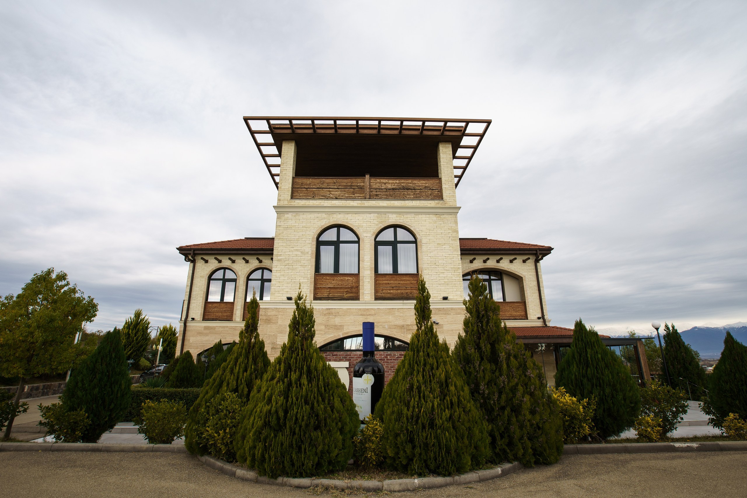Фасад Akhasheni Wine Resort 4*. Фотограф в Москве и по всему миру — Олег Акентьев (Events, Светская Хроника, FTP)