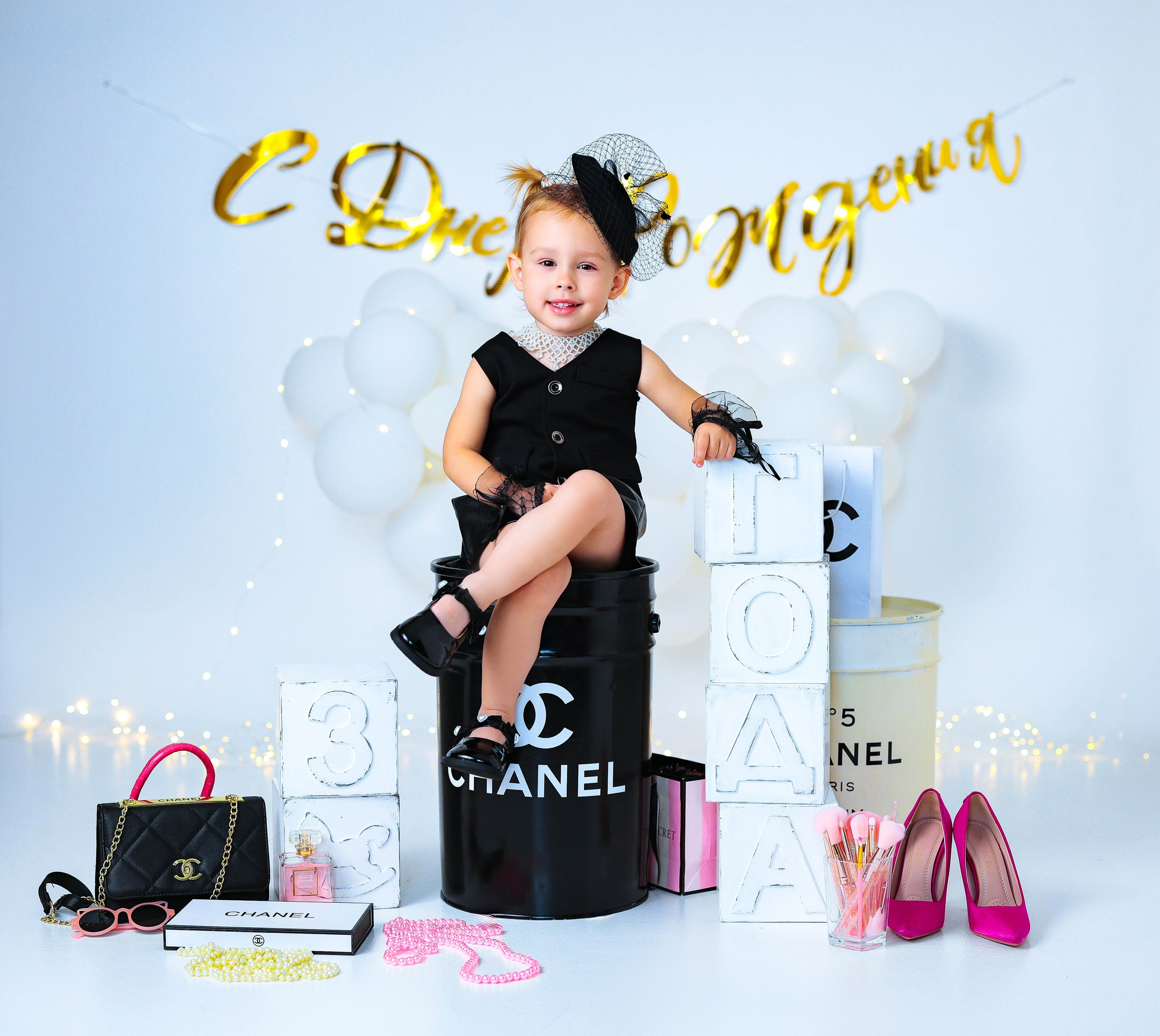 Малышки Антураж