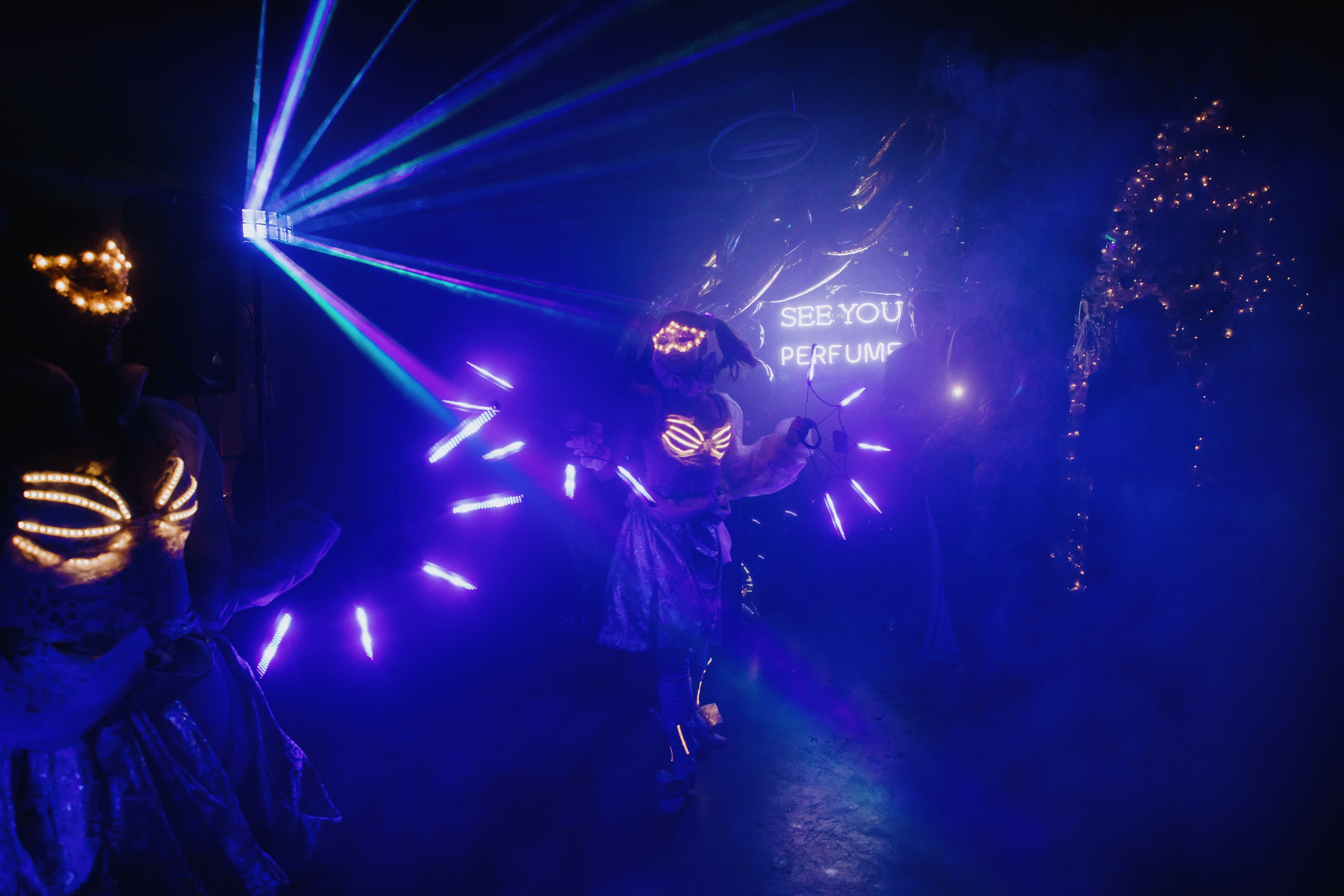 See `You Perfume. Фотограф в Москве и Санкт-Петербурге Дарина