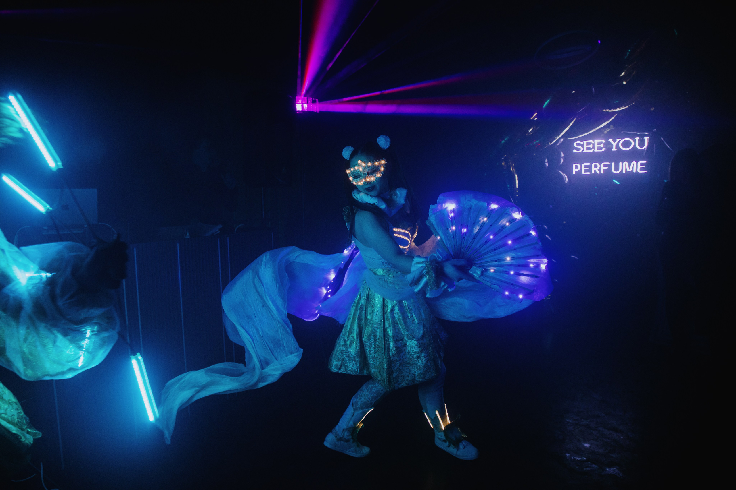 See `You Perfume. Фотограф в Москве и Санкт-Петербурге Дарина