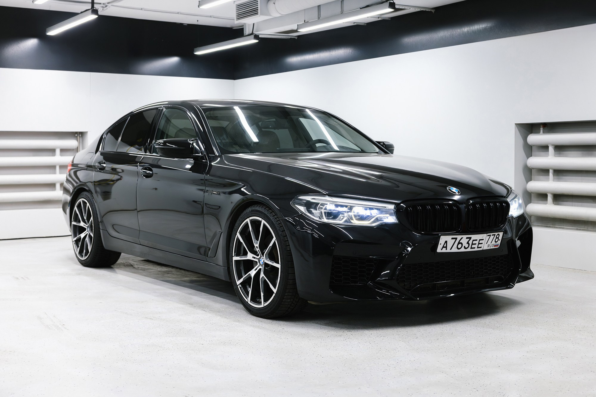 BMW 5 серия 2.0 AT, 2019, 220 000 км. Автосалон «Х-Авто»