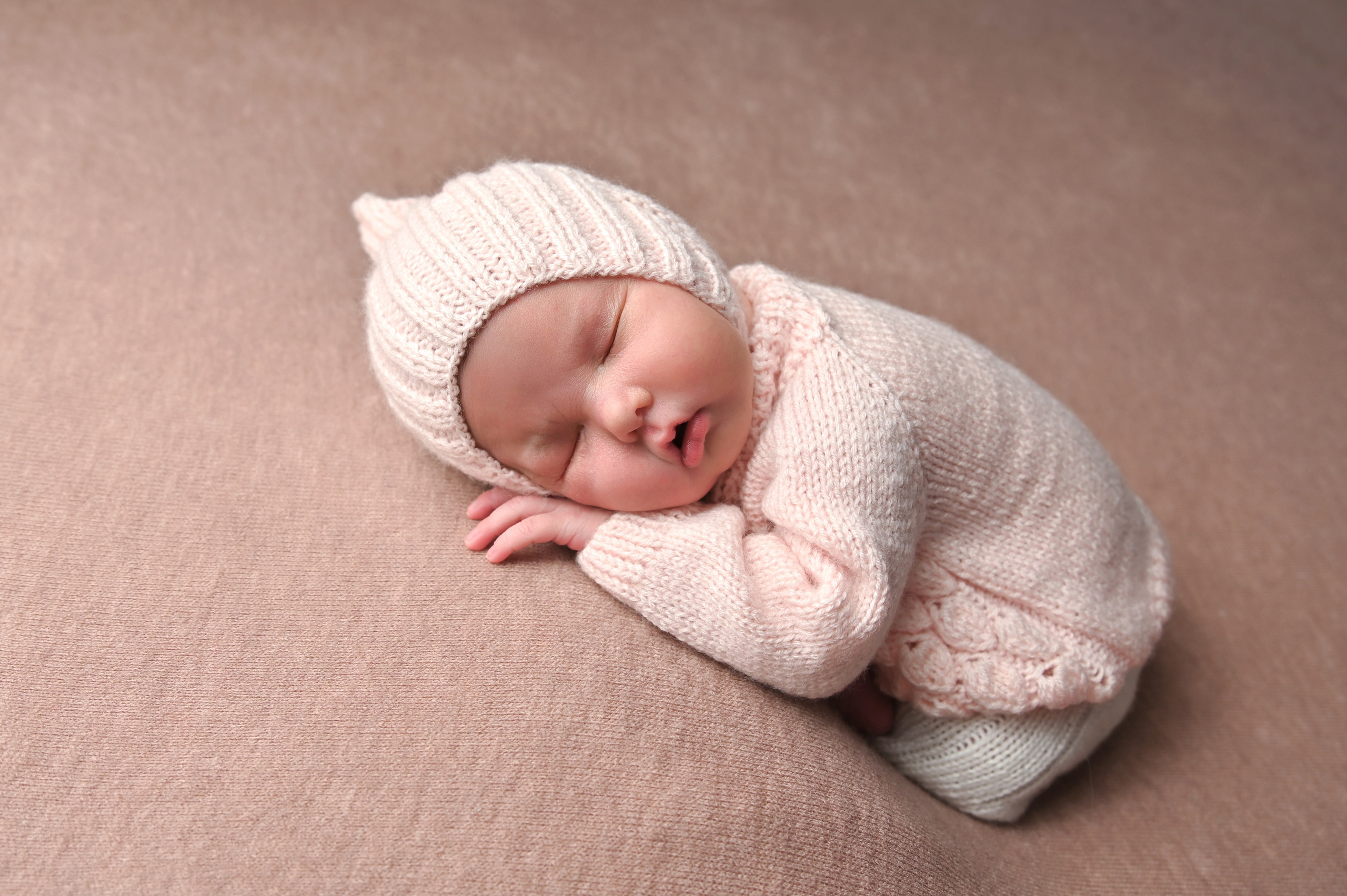 Ясмина 8 дней. Фотограф Новорожденных и семейный Элла Огай г. Сатпаев