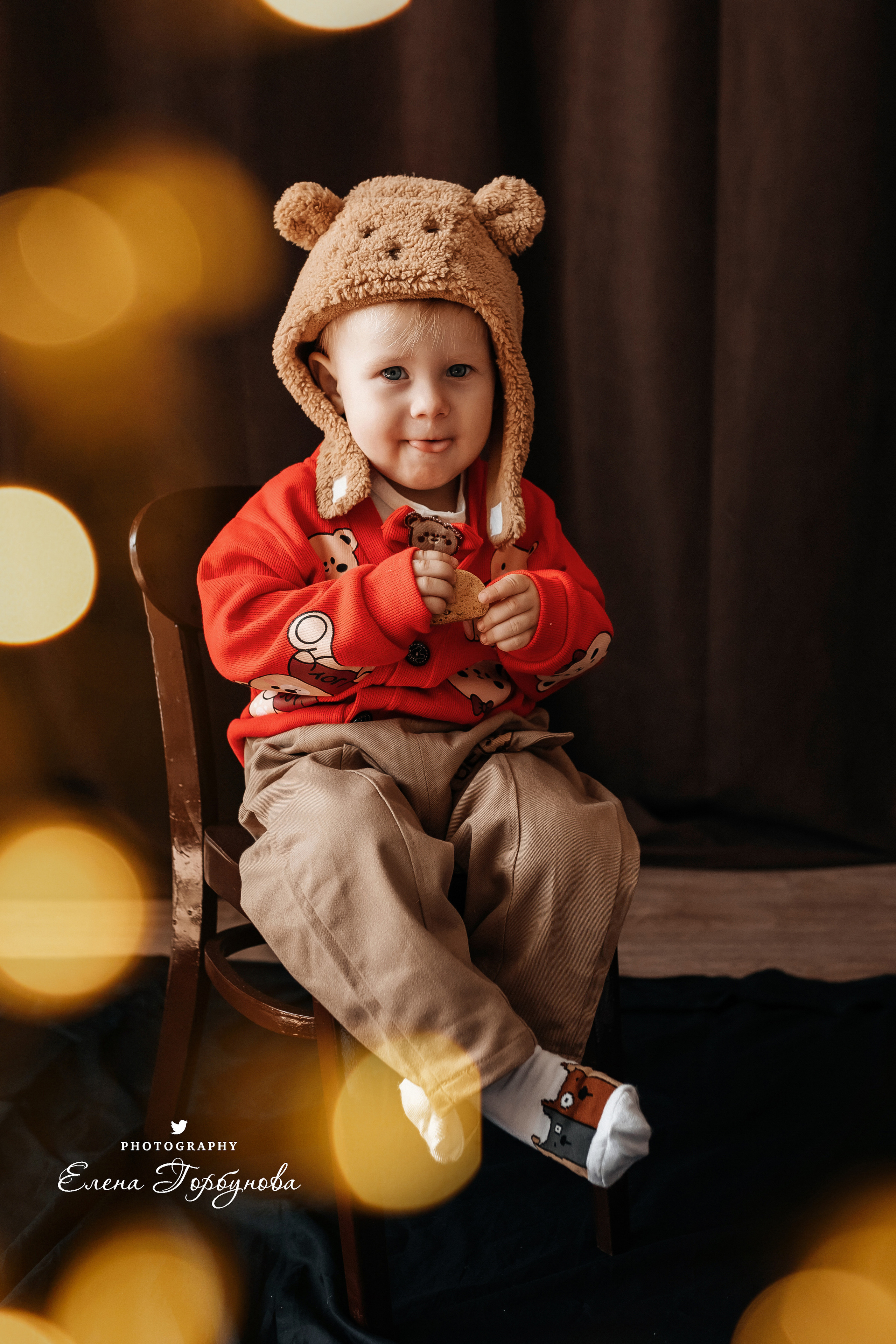 Мама и малыш. Фотосессия материнство. Мама кормит грудью своего малыша, грудное вскармливание. Фотограф Елена Горбунова Пермь. Детский семейный фотограф Пермь. Лайфстайл Пермь. Семья Пермь.