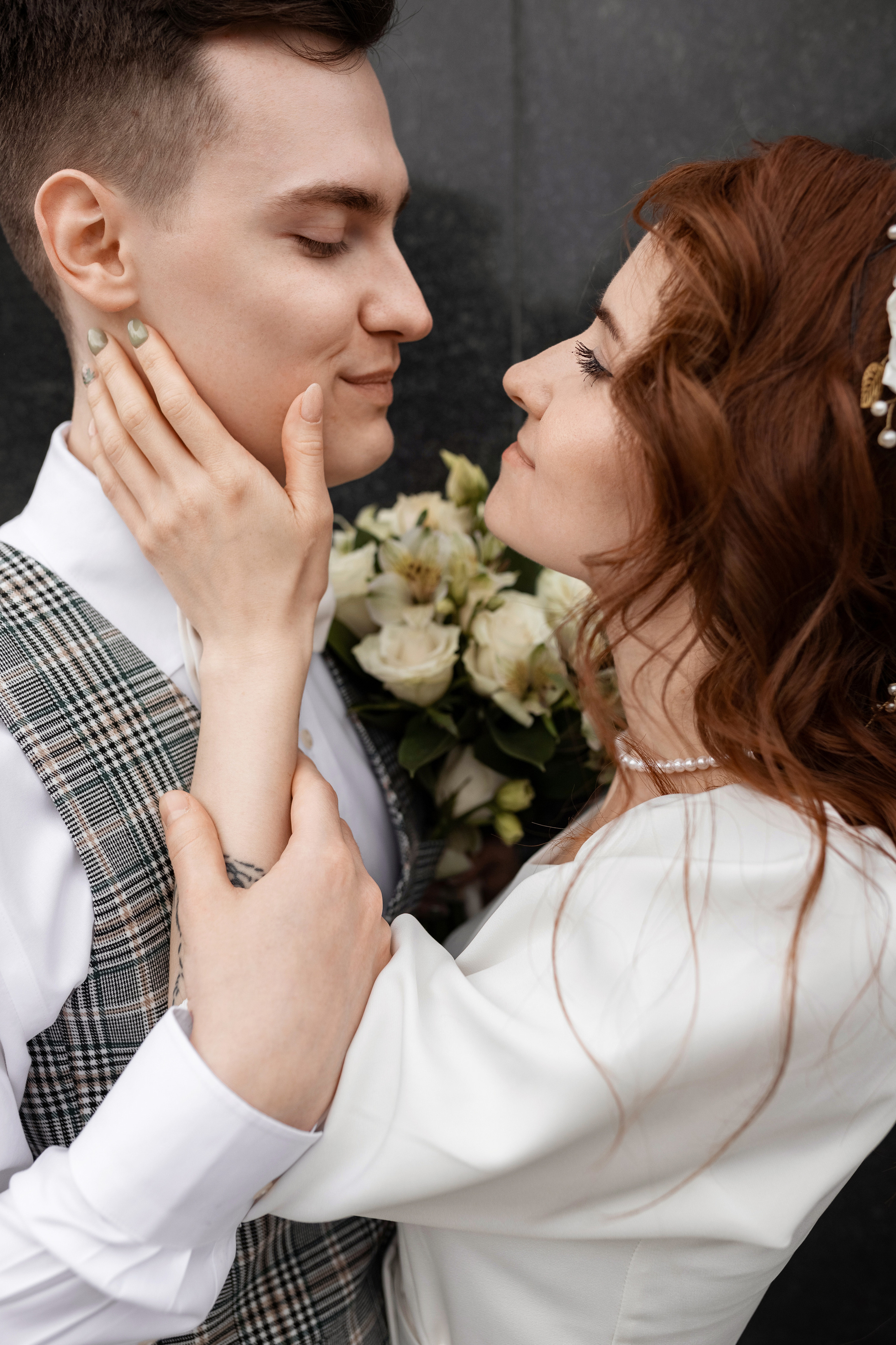 Жени и невеста на фото прогулке летом