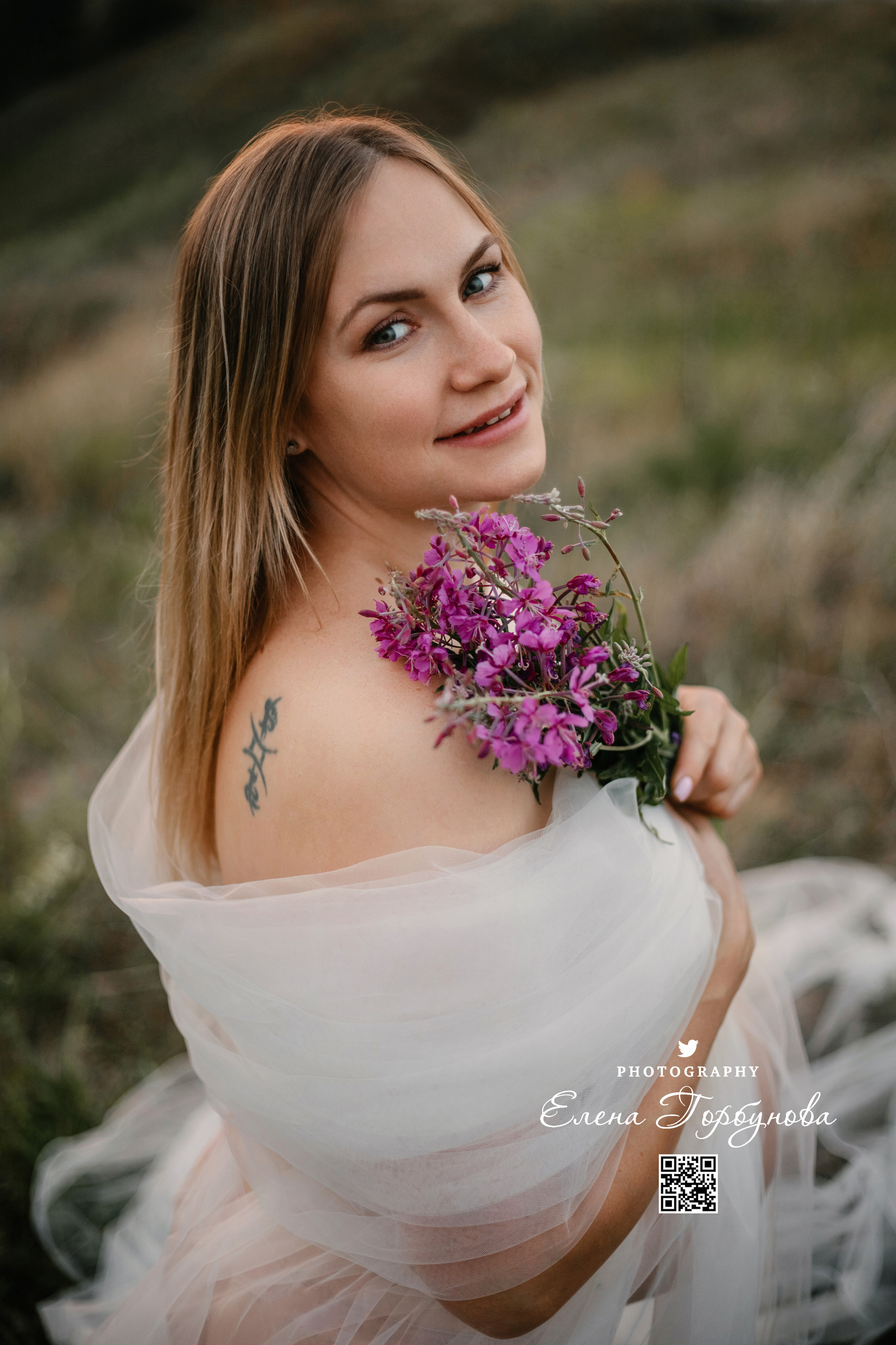 Поле. Юлия. Август 2023 г. Фотограф Пермь. Свадьбы. Семья и дети, школа, д. сад. Фотокниги