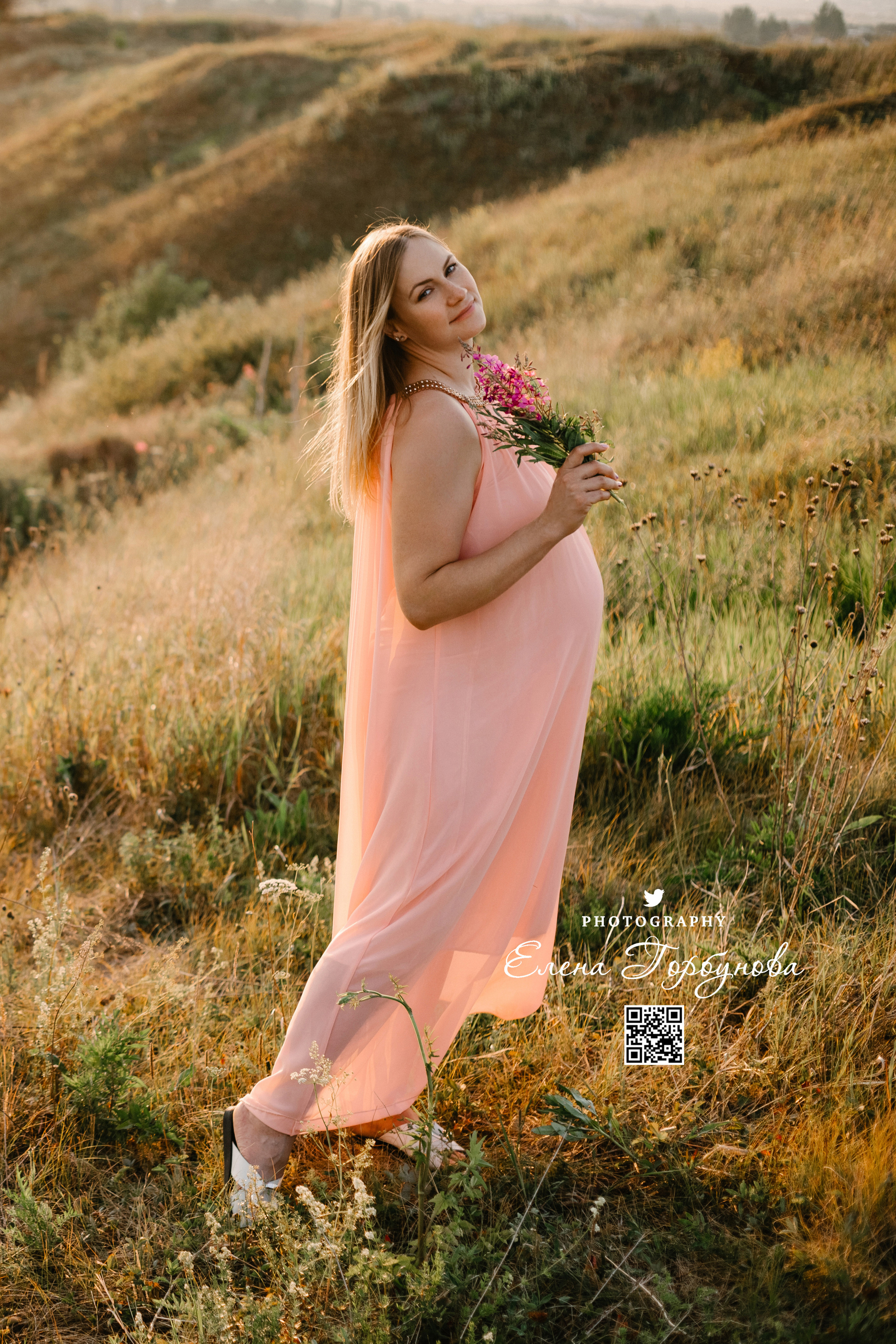 Поле. Юлия. Август 2023 г. Фотограф Пермь. Свадьбы. Семья и дети, школа, д. сад. Фотокниги