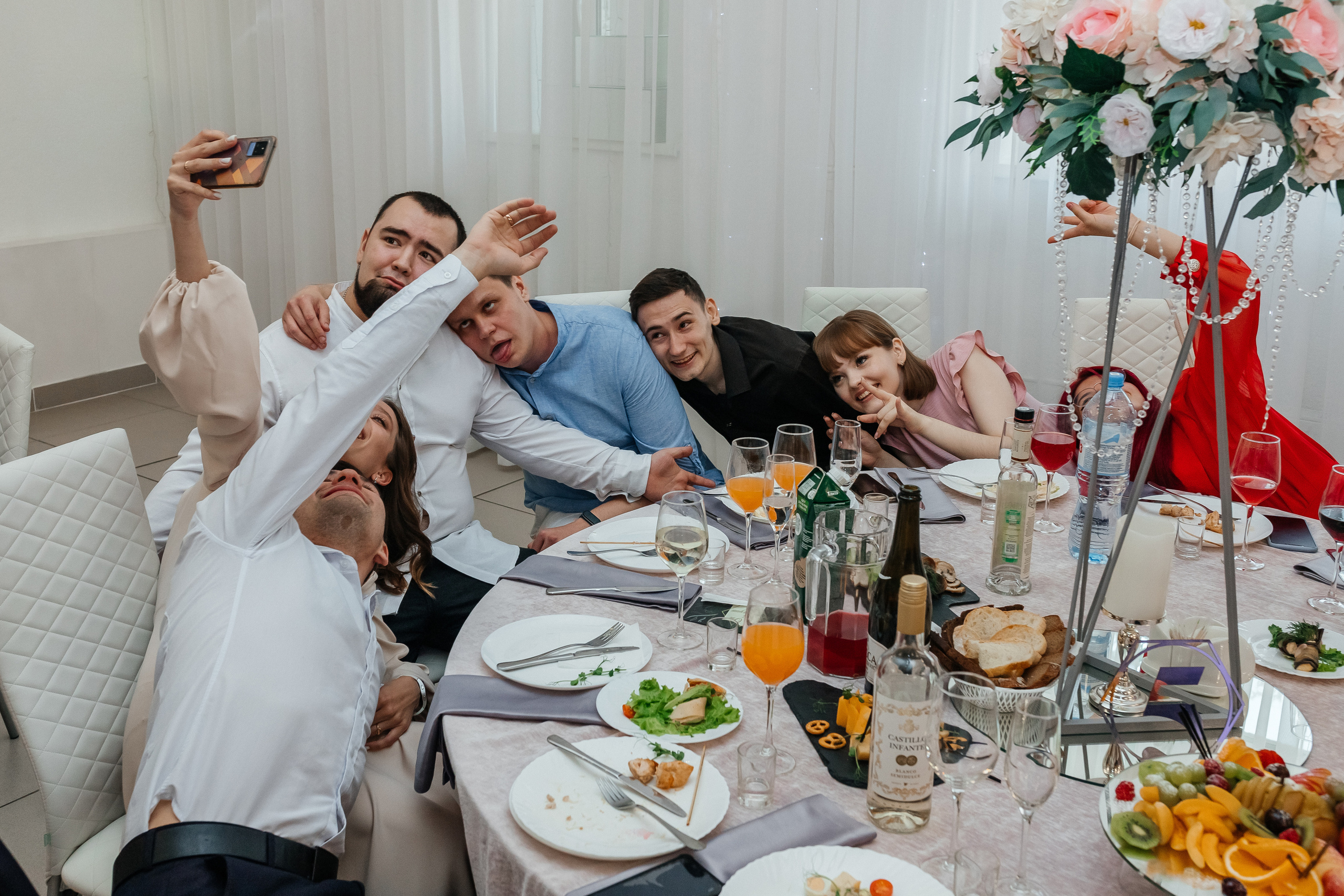 Репортажное фото свадебной вечеринки