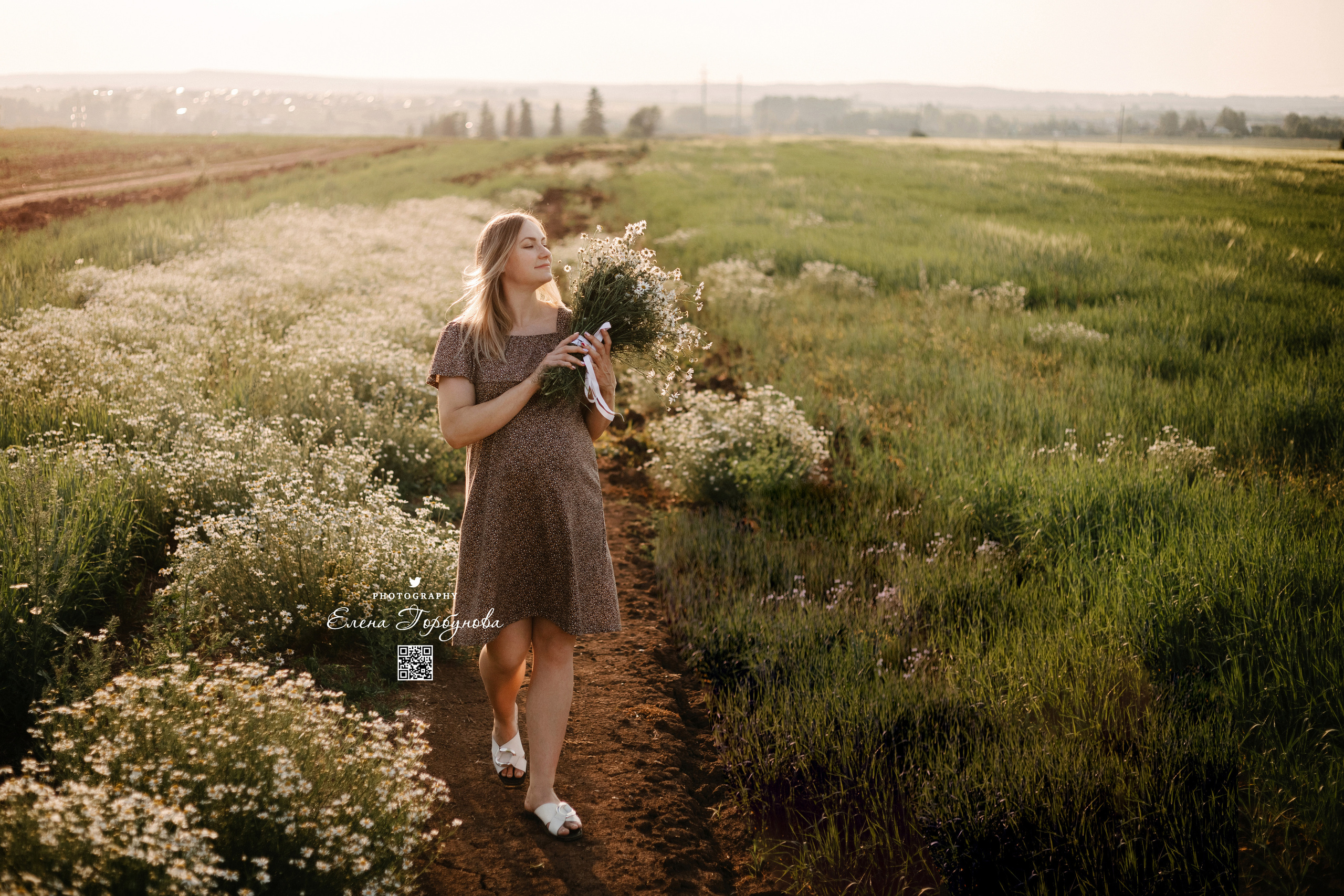 Поле. Юлия. Август 2023 г. Фотограф Пермь. Свадьбы. Семья и дети, школа, д. сад. Фотокниги